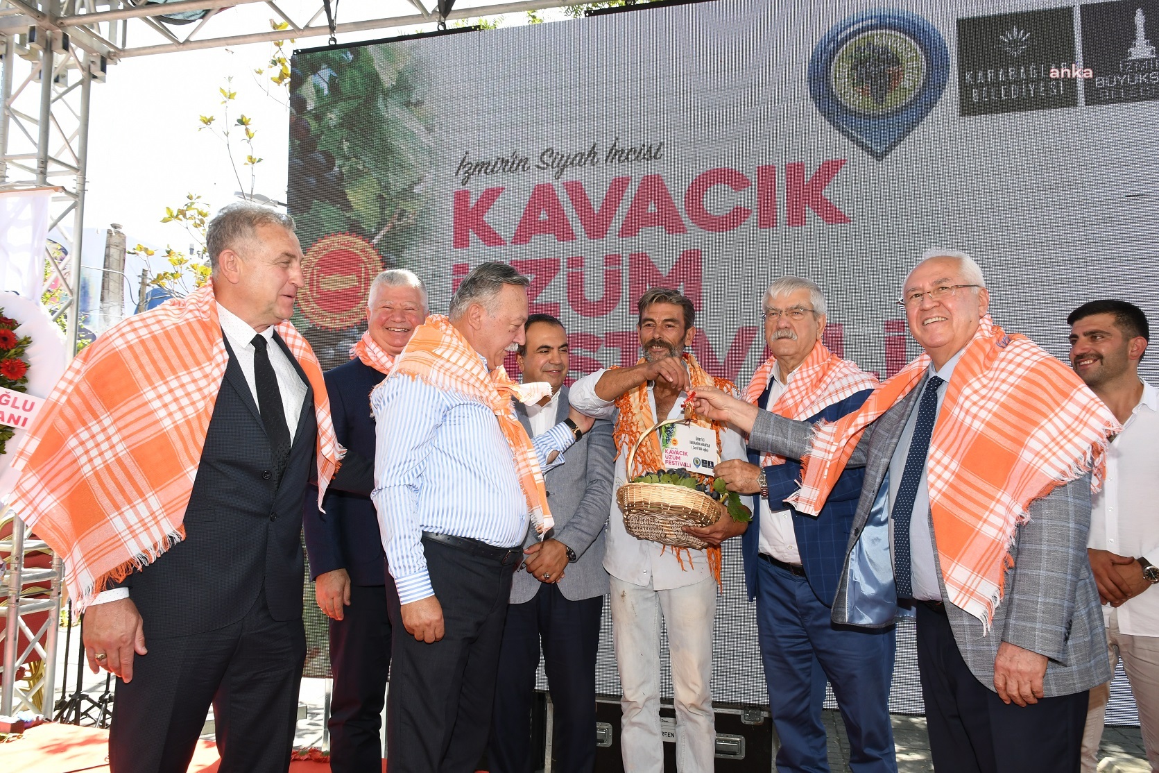 KAVACIK’TA 10. ÜZÜM FESTİVALİ COŞKUSU BAŞLADI
