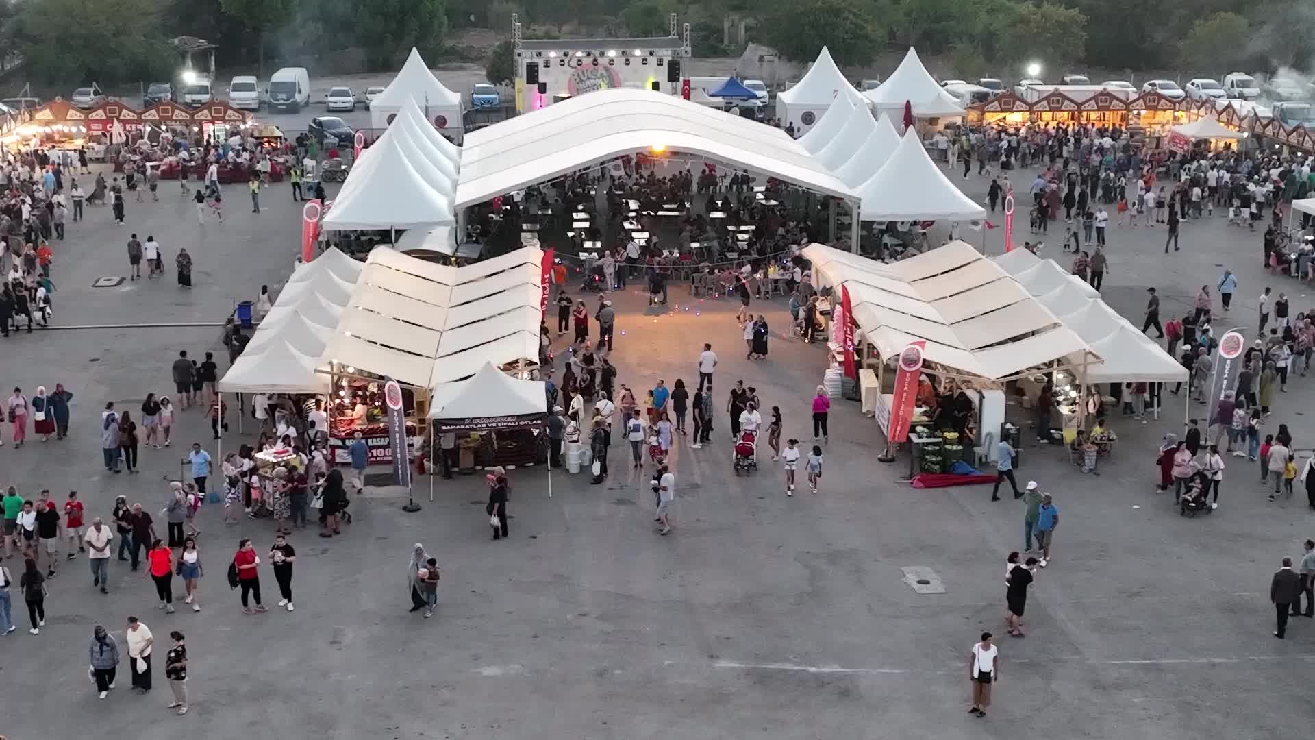 BUCA'DAKİ ANADOLU LEZZETLERİ FESTİVALİ'NE YOĞUN İLGİ