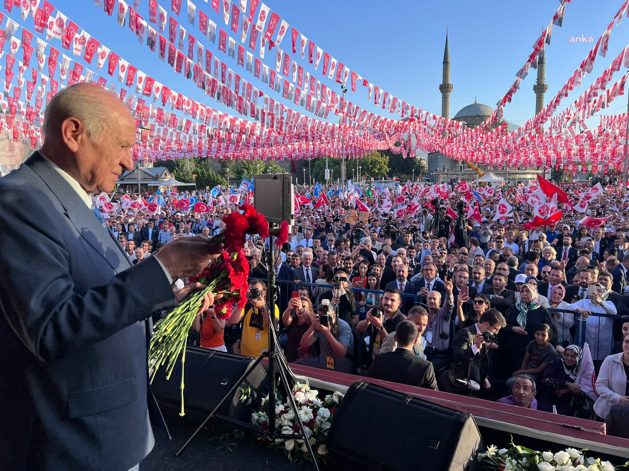 BAHÇELİ: SULTAN VAHDETTİN’İN EKSİĞİ, GEDİĞİ, KUSURU OLSA DA ASLA HAİN DEĞİLDİR