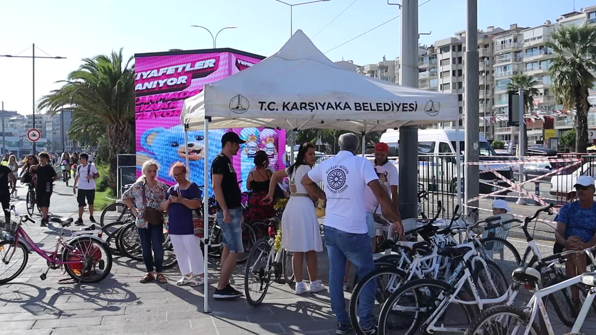 SÜSLÜ KADINLAR KARŞIYAKA’DA PEDALLADI