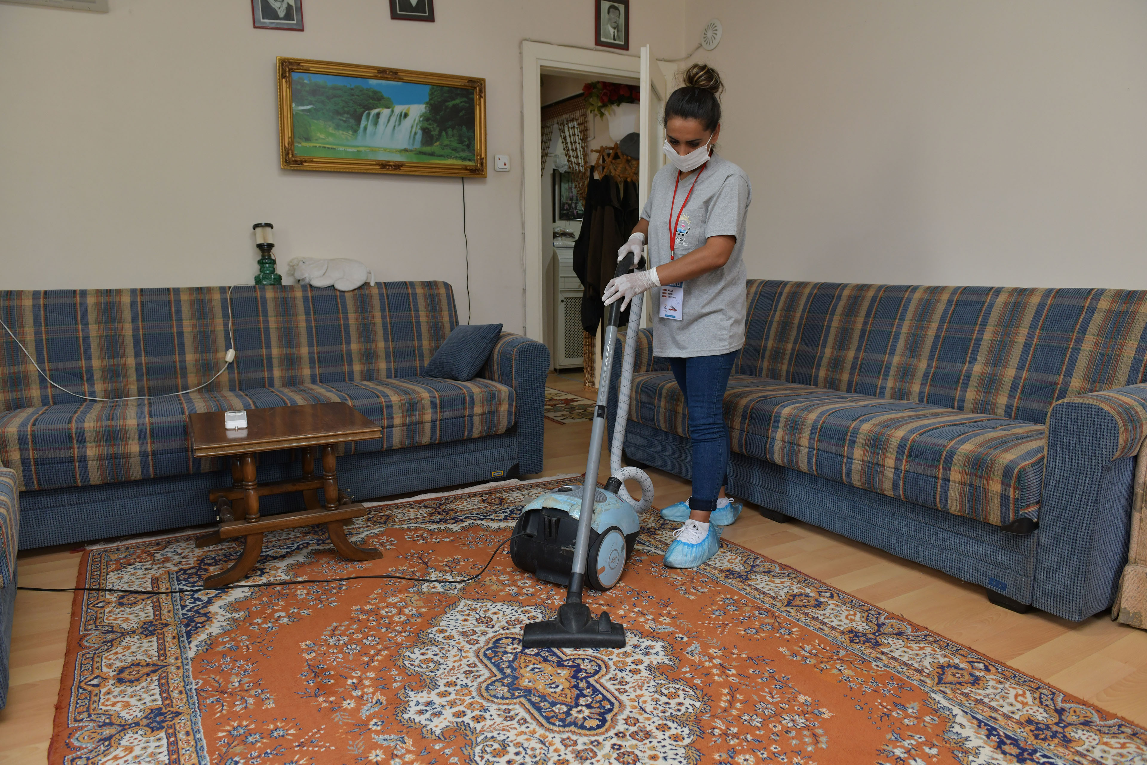 ÇİĞLİ BELEDİYESİ EVDE TEMİZLİK PROJESİ YENİDEN BAŞLADI