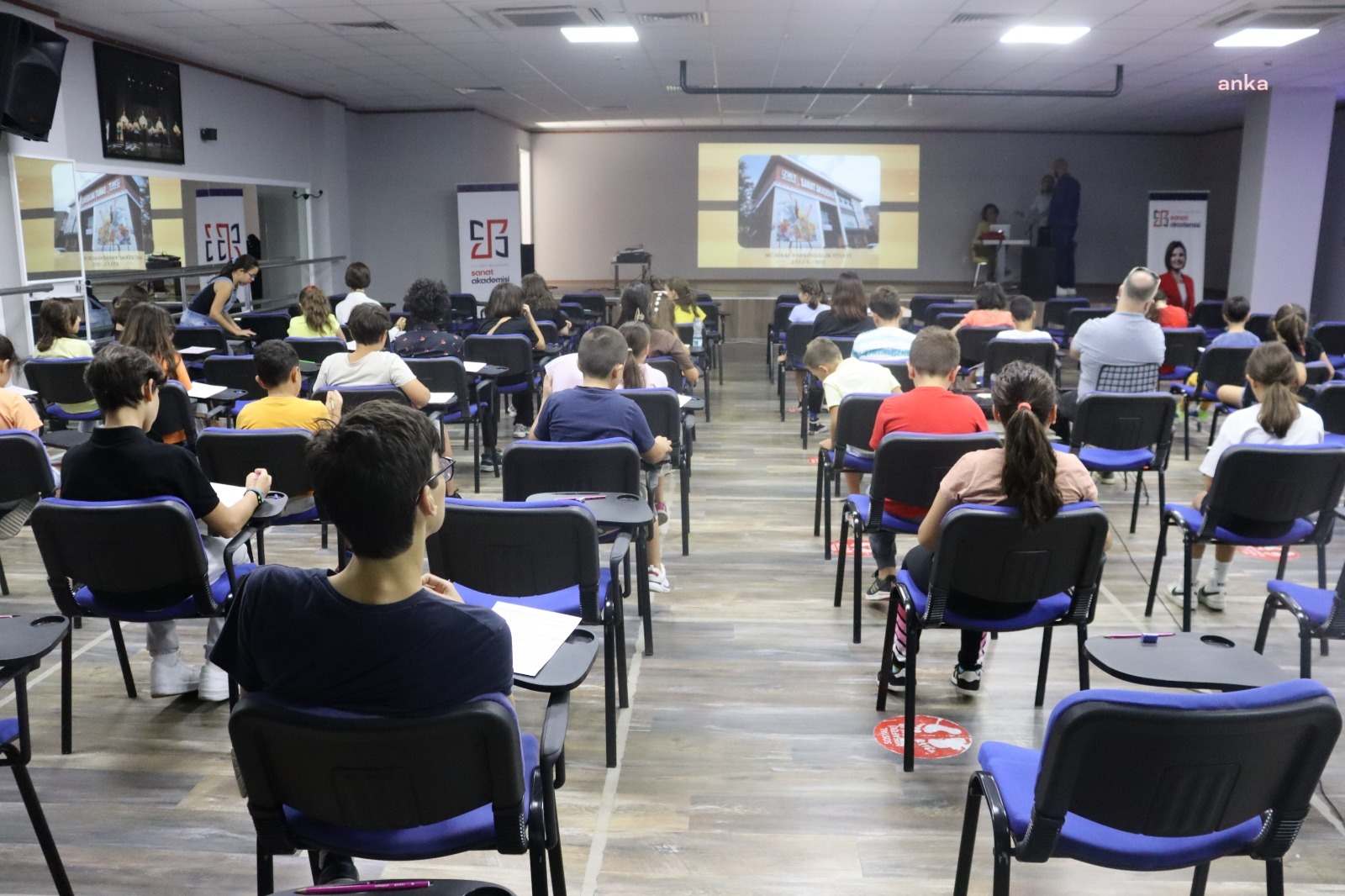 İZMİT BELEDİYESİ’NİN SANAT AKADEMİSİ’NE YOĞUN İLGİ