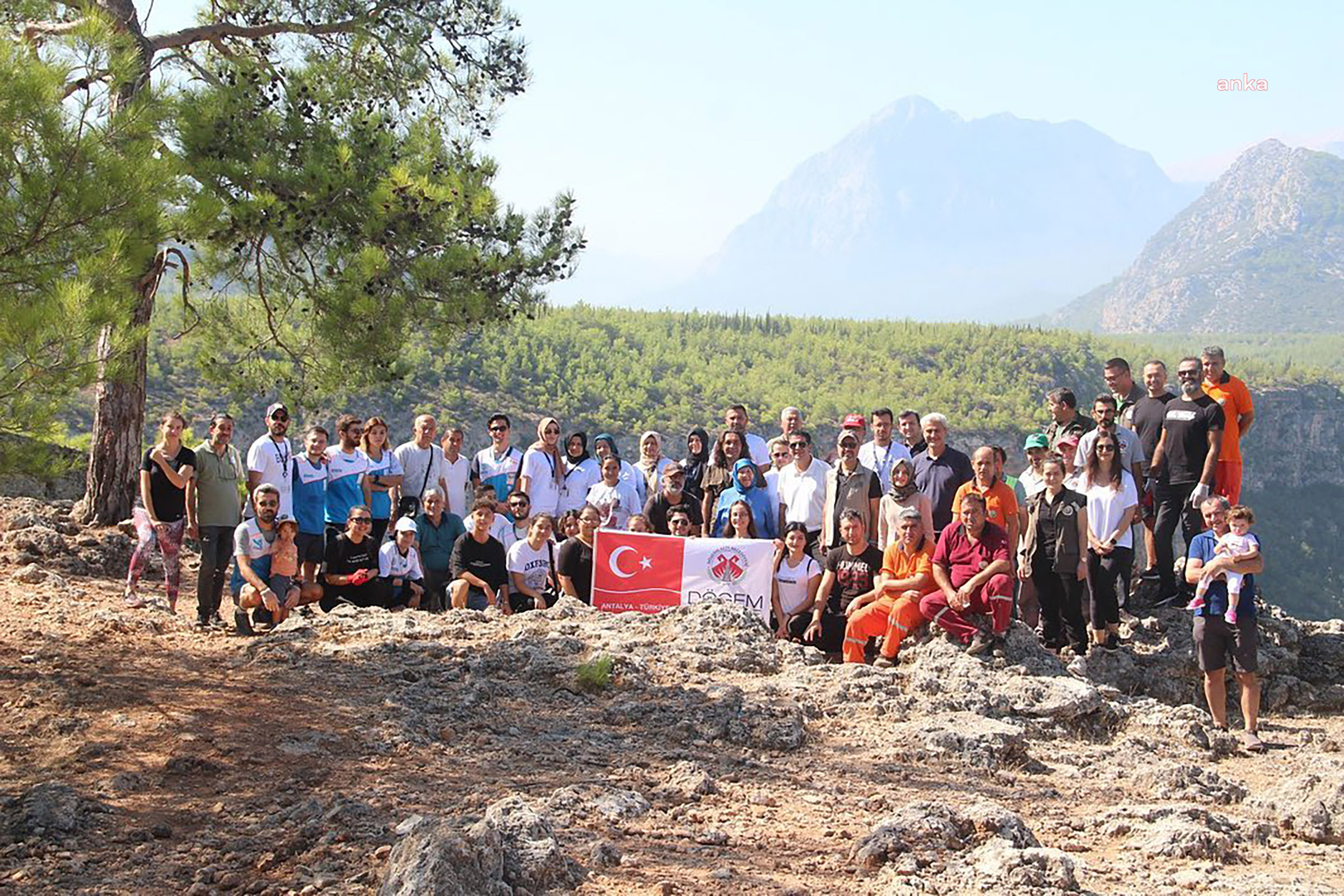 DÖŞEMEALTI BELEDİYESİ'NDEN GÜVER UÇURUMU’NDA ÇEVRE TEMİZLİĞİ