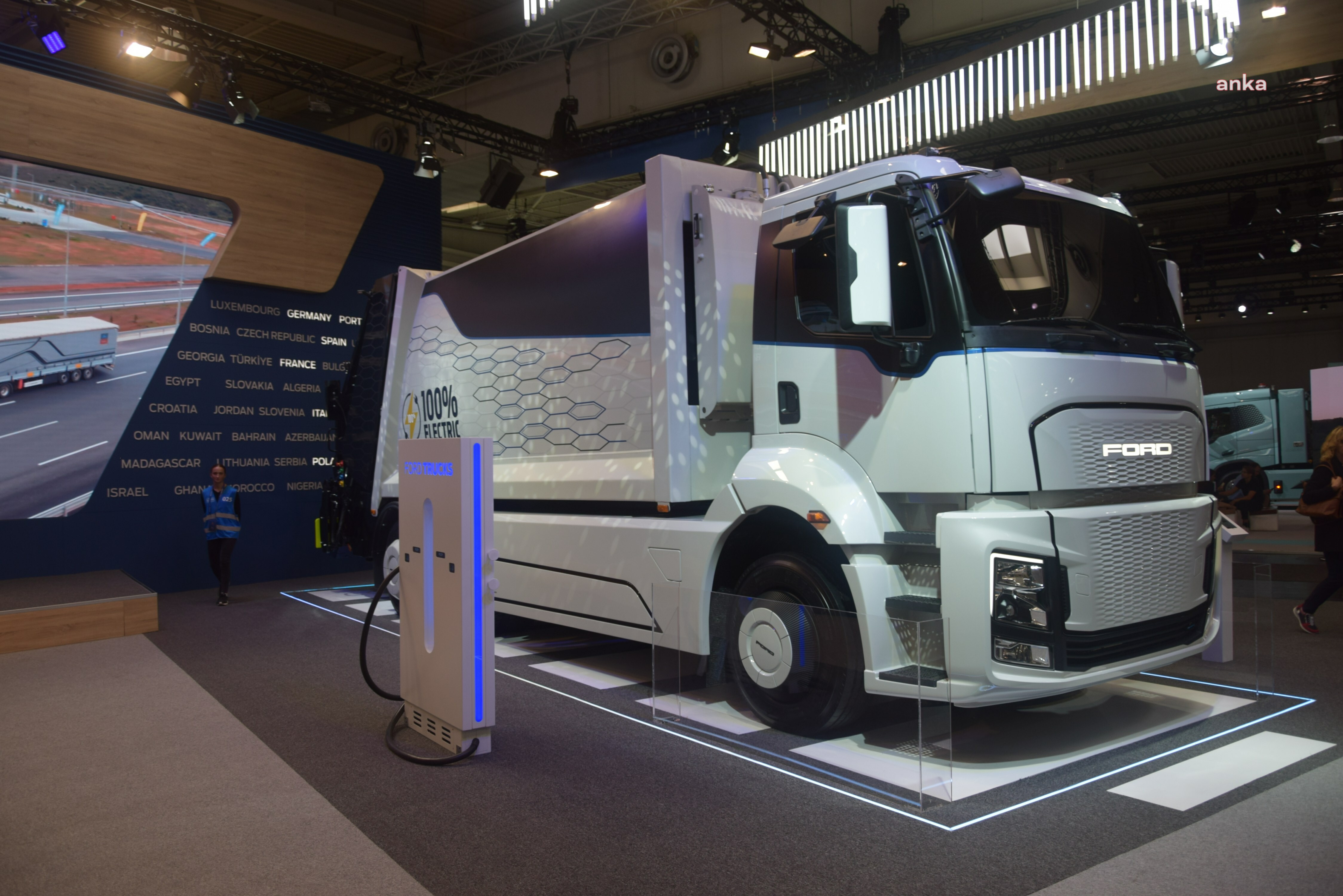 FORD OTOSAN YÜZDE 100 ELEKTRİKLİ KAMYONU TANITTI