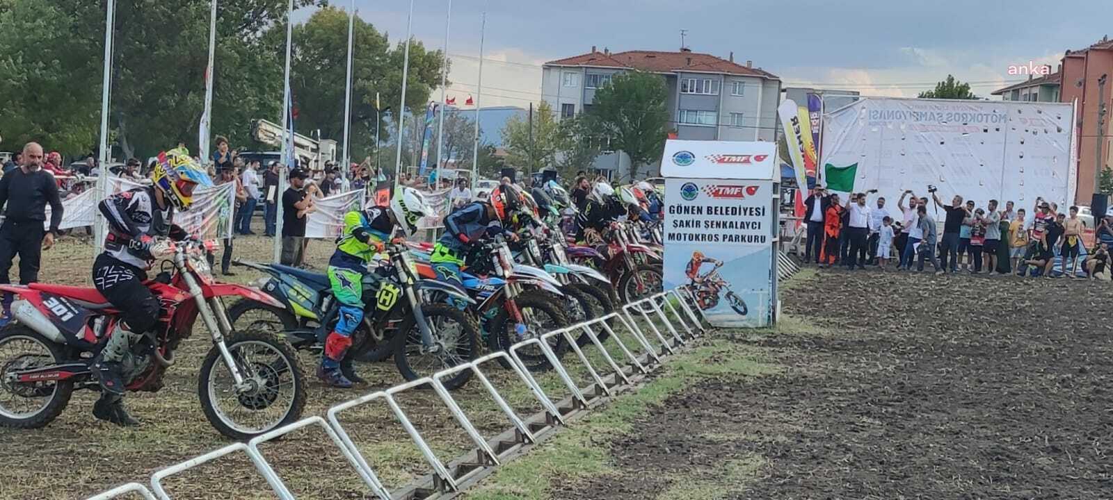 MOTORCULAR HAYDAR BAŞ ANISINA YARIŞTI