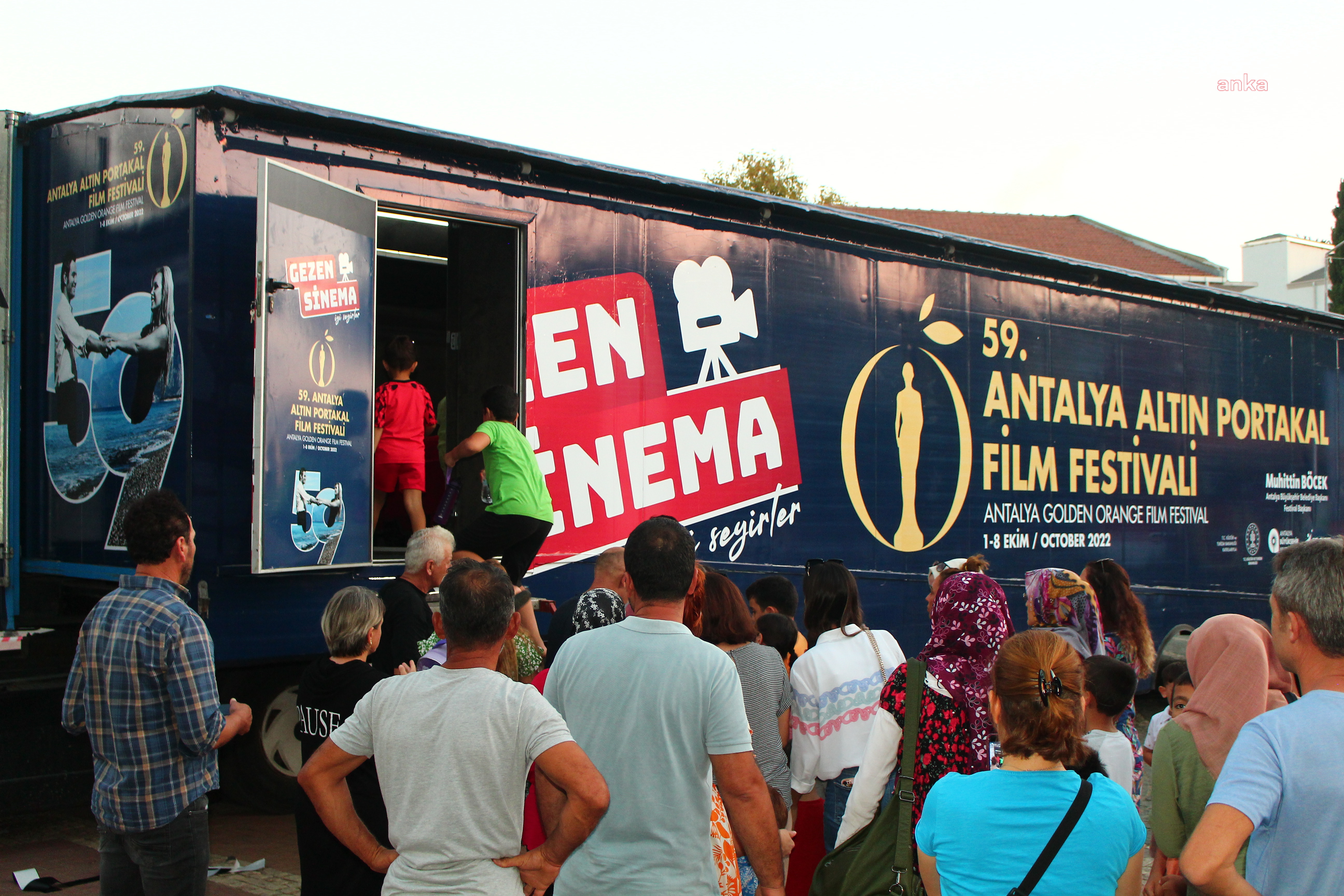 ALTIN PORTAKAL SİNEMA TIR'I YOLCULUĞUNA BAŞLADI