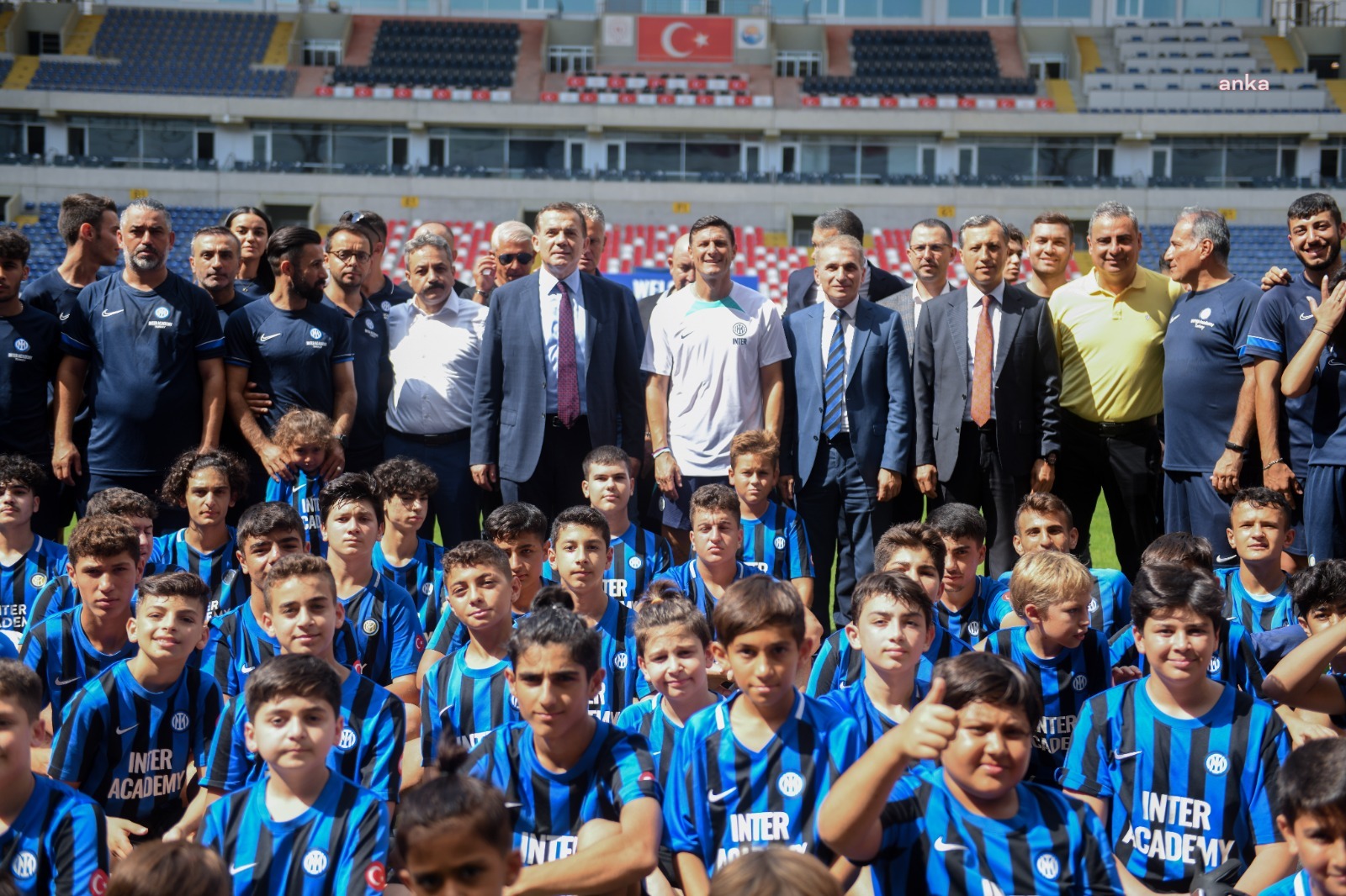 YENİŞEHİR BELEDİYESİ,  JAVİER ZANETTİ’Yİ ÇOCUKLARLA BULUŞTURDU