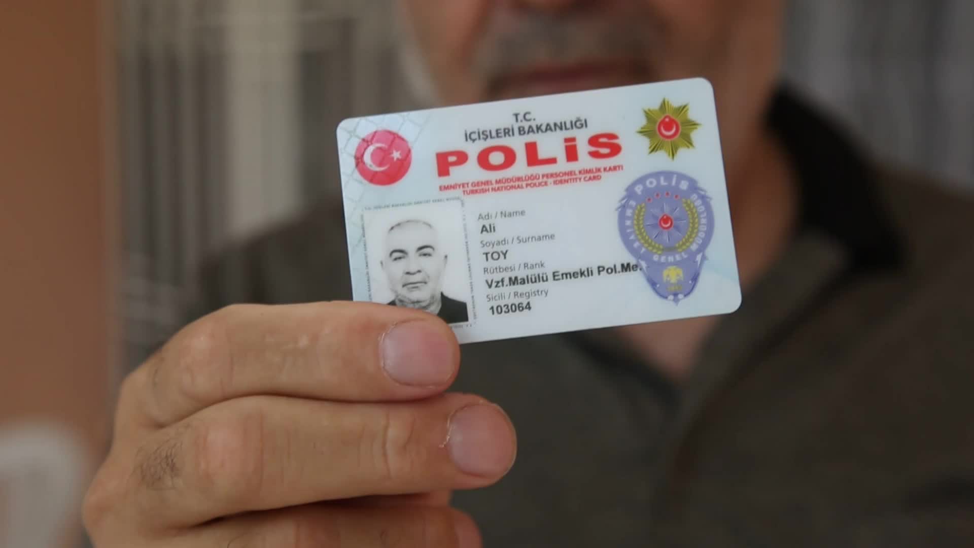 'VAZİFE MALULÜ’ EMEKLİ POLİS: "NAKDİ TAZMİNATIM ÖDENMEDİ, HAKLARIMI ALAMADIM"