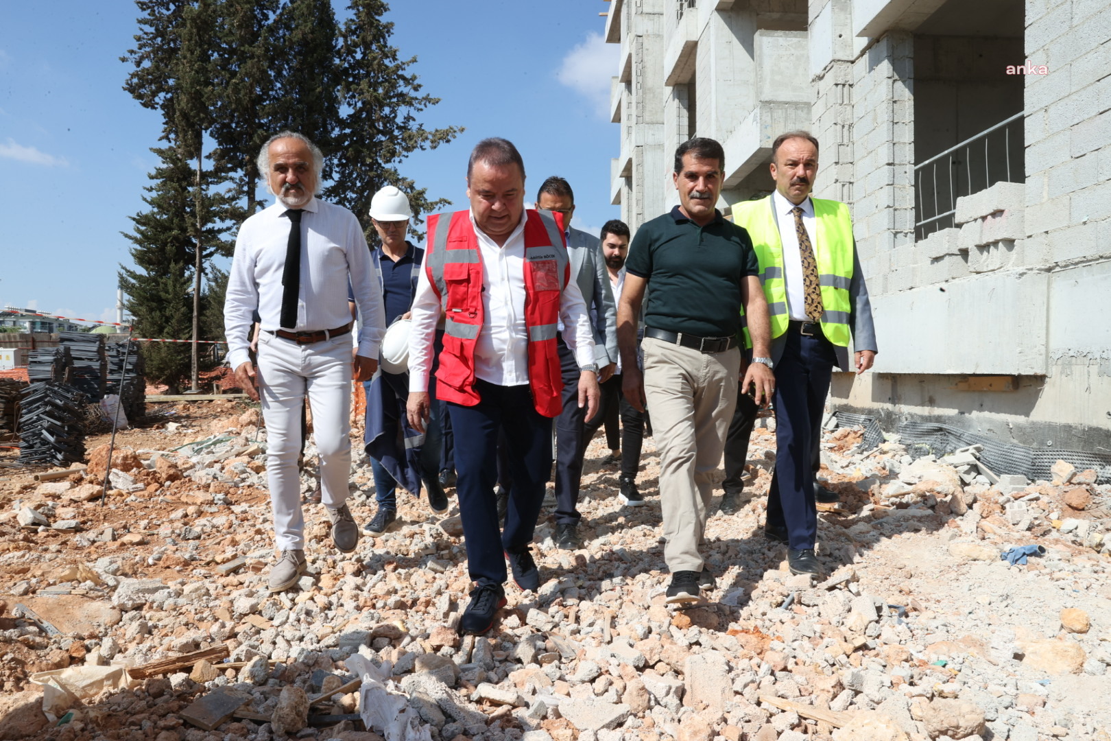 MUHİTTİN BÖCEK, GÜNEŞ MAHALLESİ’NDEKİ KENTSEL DÖNÜŞÜM PROJESİ ALANINI ZİYARET ETTİ