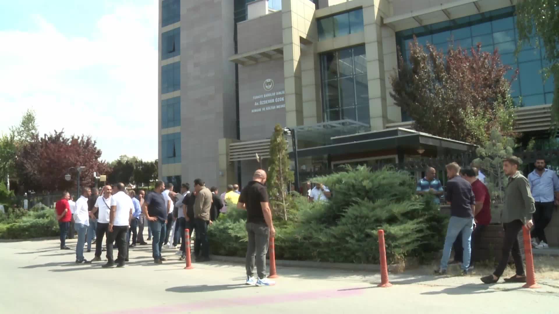 80 GÜNDÜR BAŞKENT'TE EYLEM YAPAN AKARYAKIT İSTASYONU SAHİPLERİ: “SUÇSUZ OLDUĞUMUZU KANITLAYANA KADAR ANKARA'DA KALACAĞIZ”