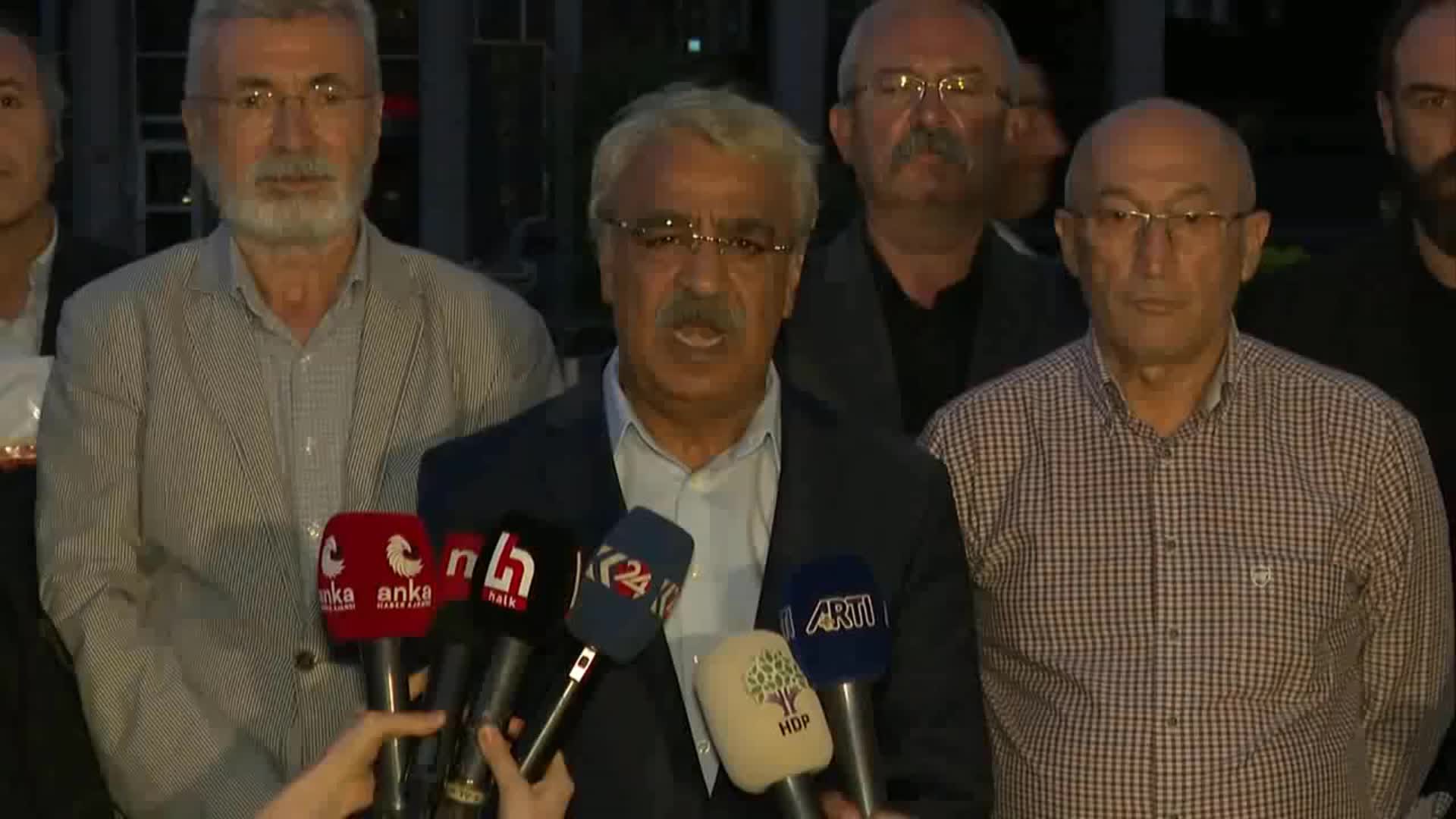 MİTHAT SANCAR’DAN MUSA ANTER DAVASININ DÜŞÜRÜLMESİNİN ARDINDAN, ADLİYE ÖNÜNDE AÇIKLAMA: “CEZASIZLIK, BU ÜLKEDE DERİN BİR DEVLET POLİTİKASIDIR”
