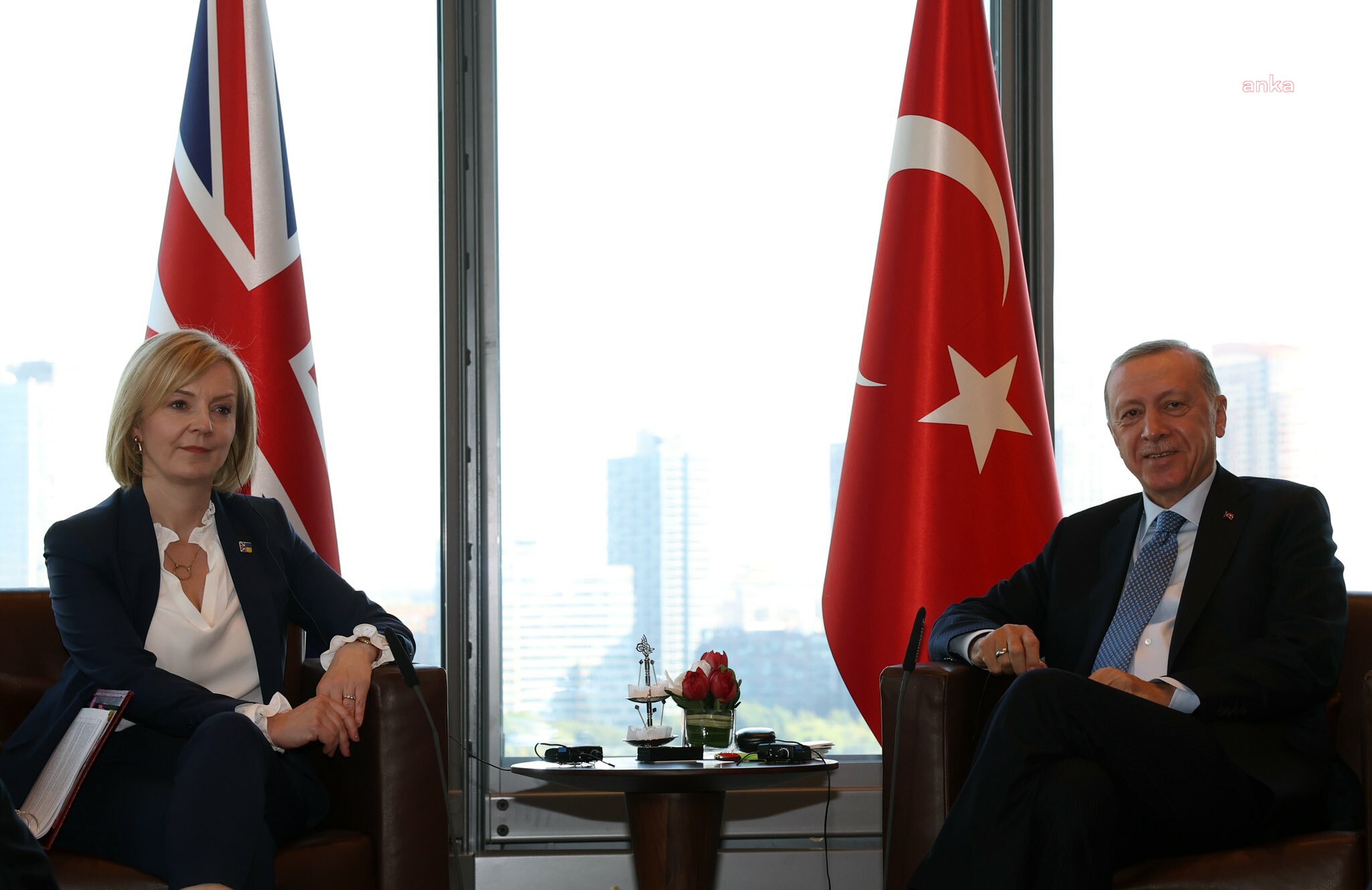 CUMHURBAŞKANI ERDOĞAN, İNGİLTERE BAŞBAKANI TRUSS İLE GÖRÜŞTÜ