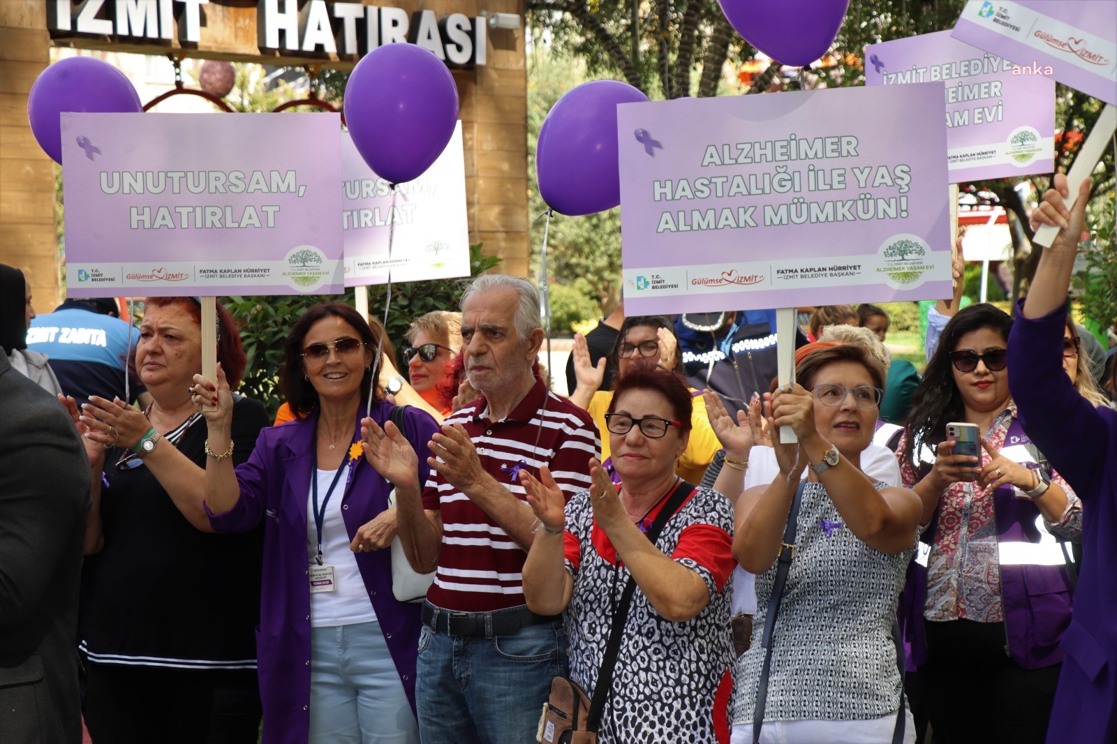 İZMİT BELEDİYESİ’NDEN DÜNYA ALZHEIMER GÜNÜNDE ANLAMLI YÜRÜYÜŞ