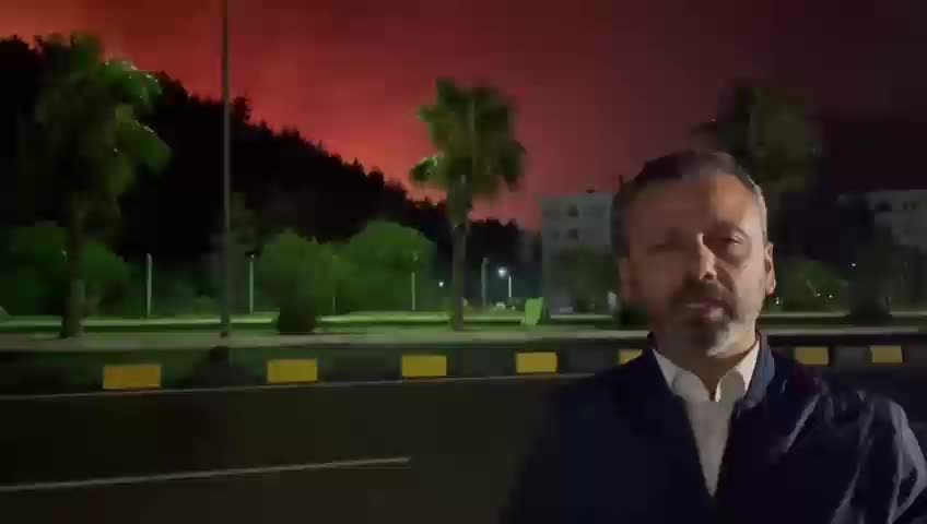 BURAK ERBAY, MARMARİS’TEKİ YANGIN BÖLGESİNDE: “GECE GÖRÜŞLÜ HELİKOPTERLERİN SÖZLEŞME SÜRESİ DOLDUĞUNDAN HAVADAN MÜDAHALE EDİLEMİYOR”