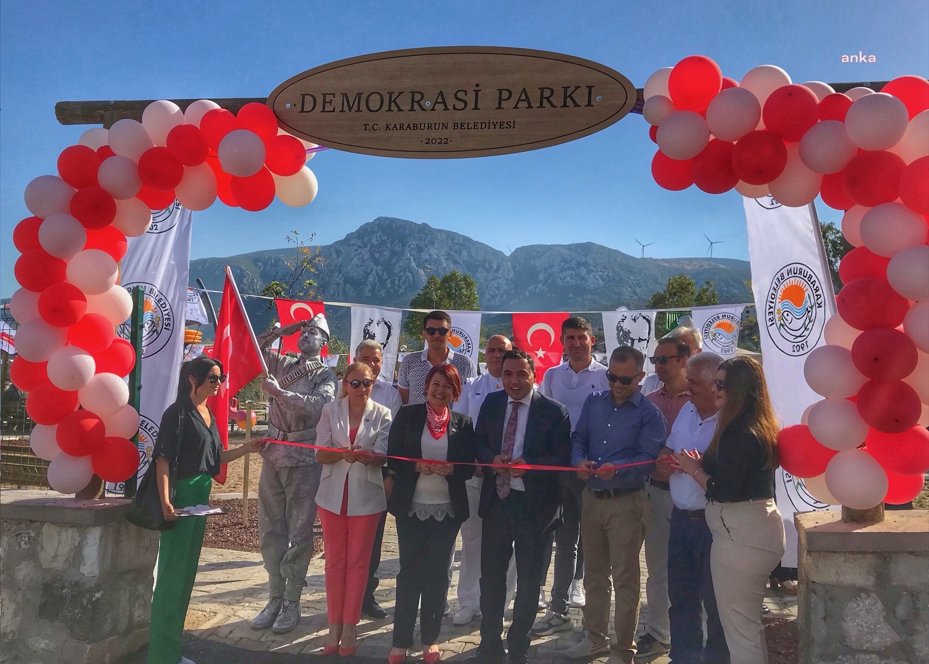 KARABURUN BELEDİYESİ'NDEN KURTULUŞUN 100.YILINDA 'DEMOKRASİ PARKI'