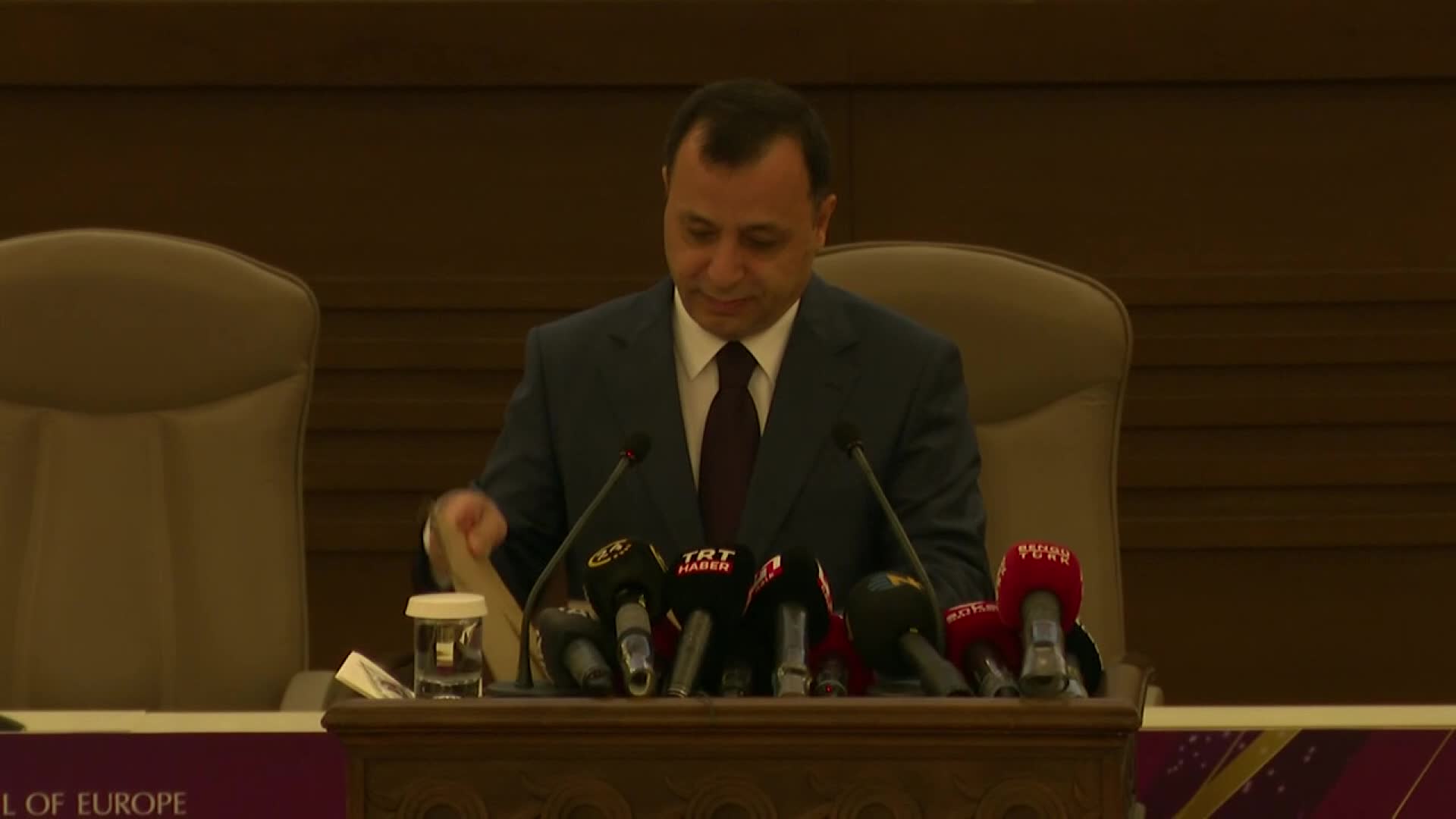 ANAYASA MAHKEMESİ BAŞKANI ARSLAN: "ASLINDA ÖTEKİ DEDİĞİMİZ AYNADAKİ YANSIMAMIZ. HEPİMİZ BİR BAŞKASININ GÖZÜNDE ÖTEKİYİZ