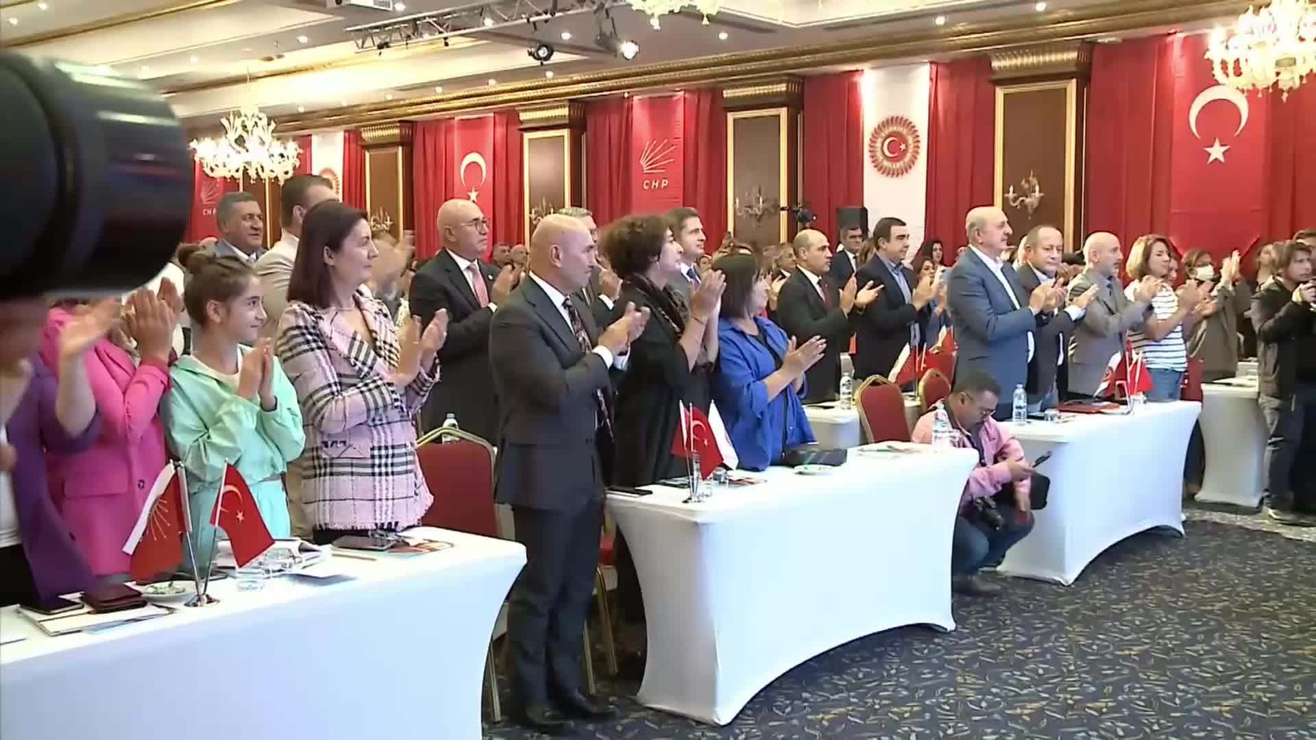 KILIÇDAROĞLU: “ARTIK BİLMEK ZORUNDAYIM. SİZ GERÇEKTEN BENİMLE BİRLİKTE MİSİNİZ? ARTIK KARAR VERİN. BU HALK DÜŞMANLARINI BERABER YENECEK MİYİZ, YENMEYECEK MİYİZ?”