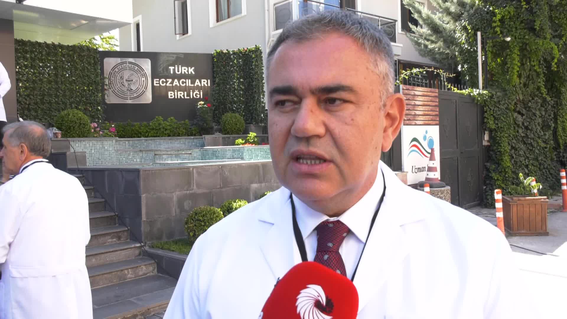 TÜRK ECZACILARI BİRLİĞİ BAŞKANI: ECZACILAR, DEPOLARA OLAN BORÇLARI ÖDEMEK İÇİN KREDİ ÇEKİYORLAR, KREDİLERİ KAPATMAK İÇİN BAŞKA BİR KREDİ ALIYORLAR
