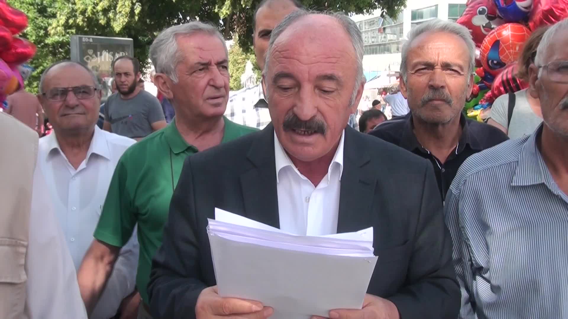 MALATYALI ÜRETİCİLER, KAYISI İÇİN TABAN FİYAT AÇIKLANMAMASINI PROTESTO ETTİ