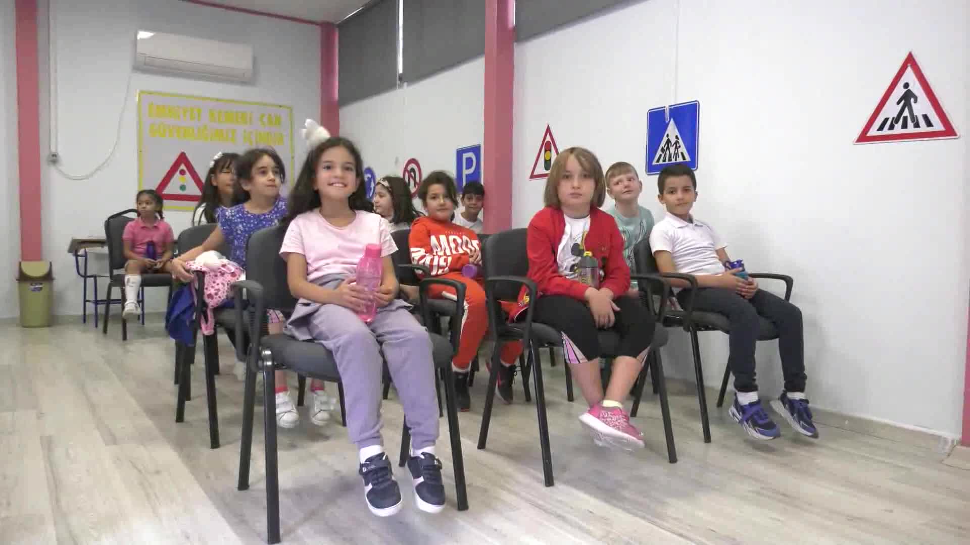 BAŞKENTLİ MİNİKLER TRAFİK KURALLARINI ANKARA BÜYÜKŞEHİR'İN EĞİTİMLERİYLE ÖĞRENİYOR