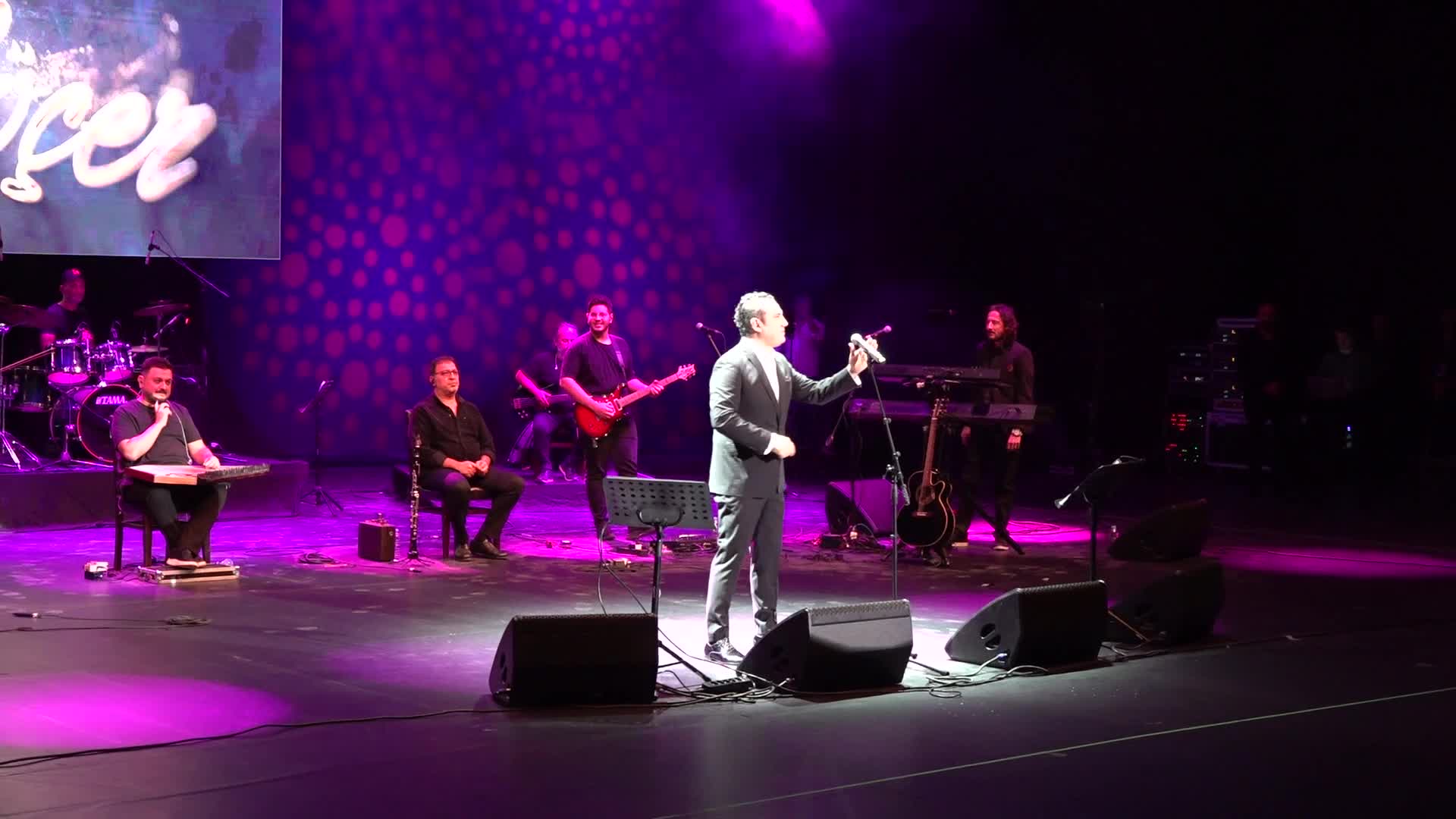 FERHAT GÖÇER ANTAKYA EXPO AMFİ TİYATRODA SAHNE ALDI