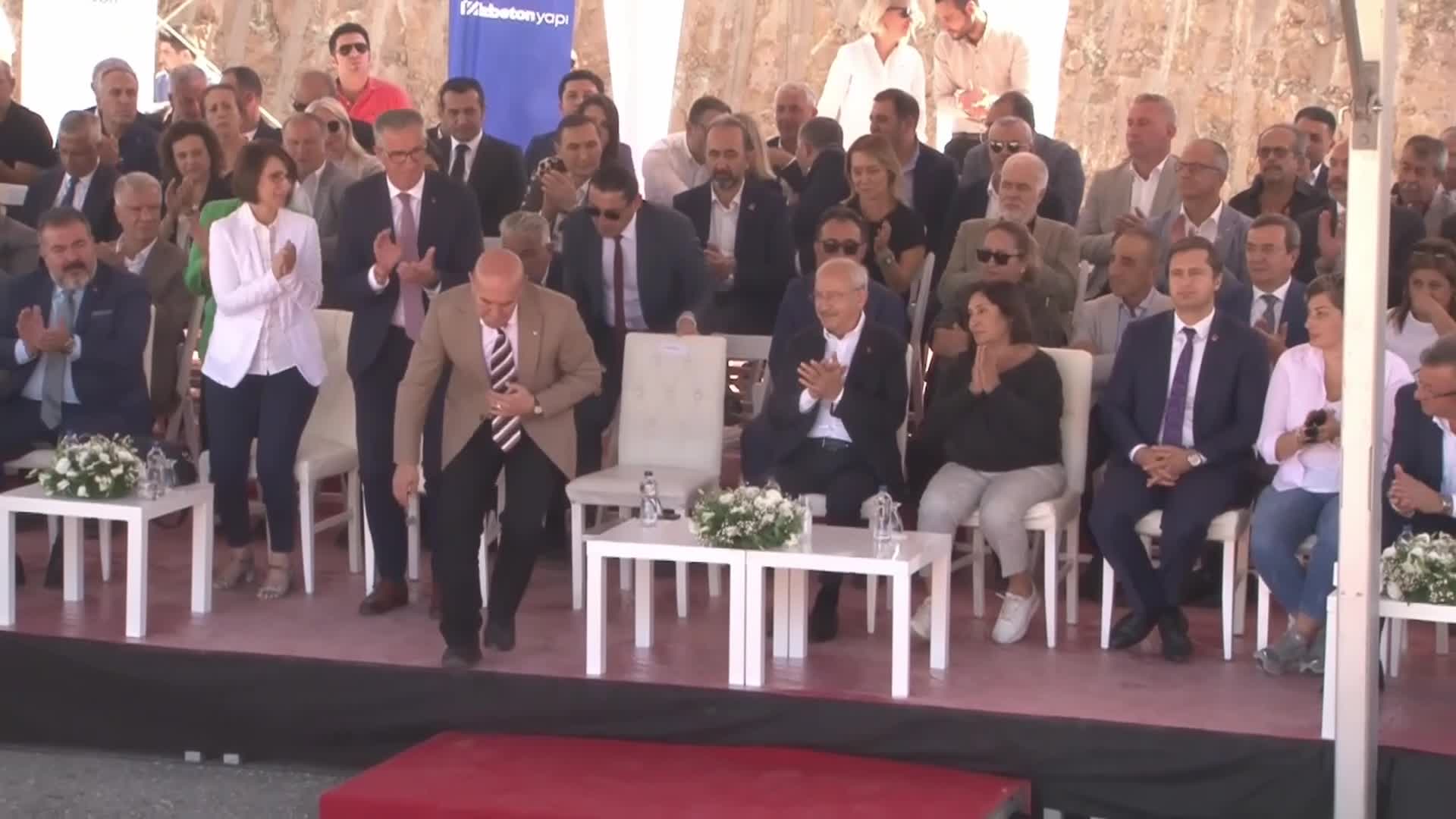 İZMİR'İN EN BÜYÜK KENTSEL DÖNÜŞÜM ALANINDA TEMEL ATILDI... BAŞKAN SOYER: "VATANDAŞLARIMIZ DEPREME DAYANIKLI VE SAĞLIKLI KONUTLARA KAVUŞACAK"