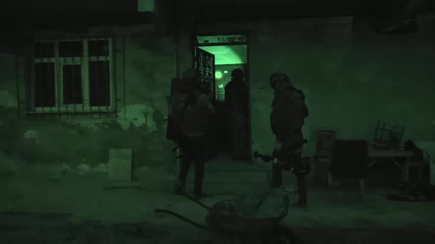 İSTANBUL’DAKİ IŞİD OPERASYONUNDA 16 ŞÜPHELİ YAKALANDI