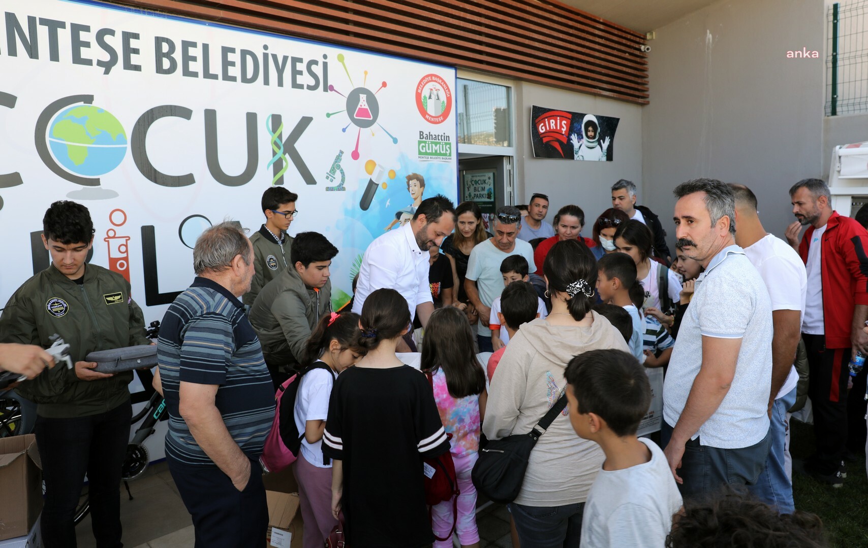 MENTEŞELİ ÇOCUKLAR, HAVACILIK TANITIMINA YOĞUN İLGİ GÖSTERDİ