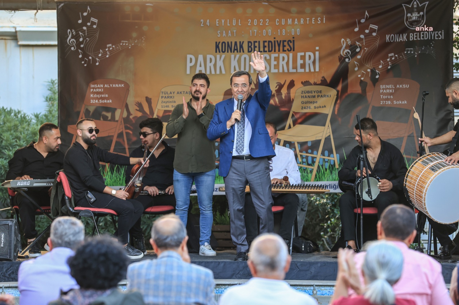 KONAK PARKLARI ROMAN MÜZİSYENLERLE COŞTU