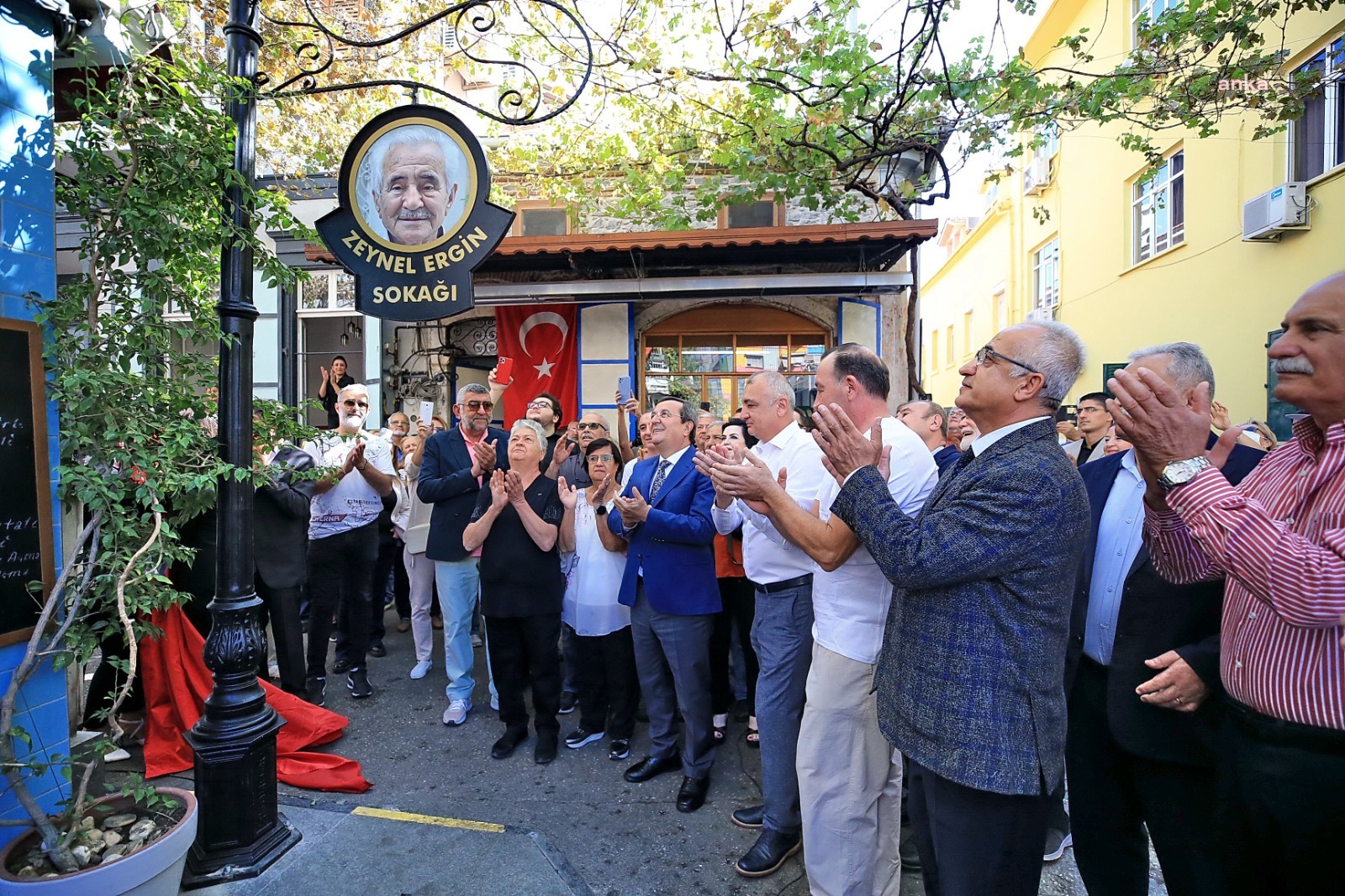 KONAK'IN 60 YILLIK GEVREKÇİSİ ZEYNEL ERGİN'İN ADI FIRINININ BULUNDUĞU SOKAKTA YAŞAYACAK