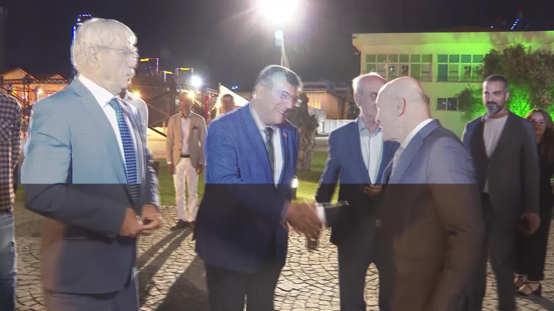 İZMİR'DE BALKAN KÜLTÜR GECESİ YAPILDI... TUNÇ SOYER: "ARNAVUT MUSTAFA ÇAVUŞ'UN TORUNU OLARAK ARANIZDAYIM"