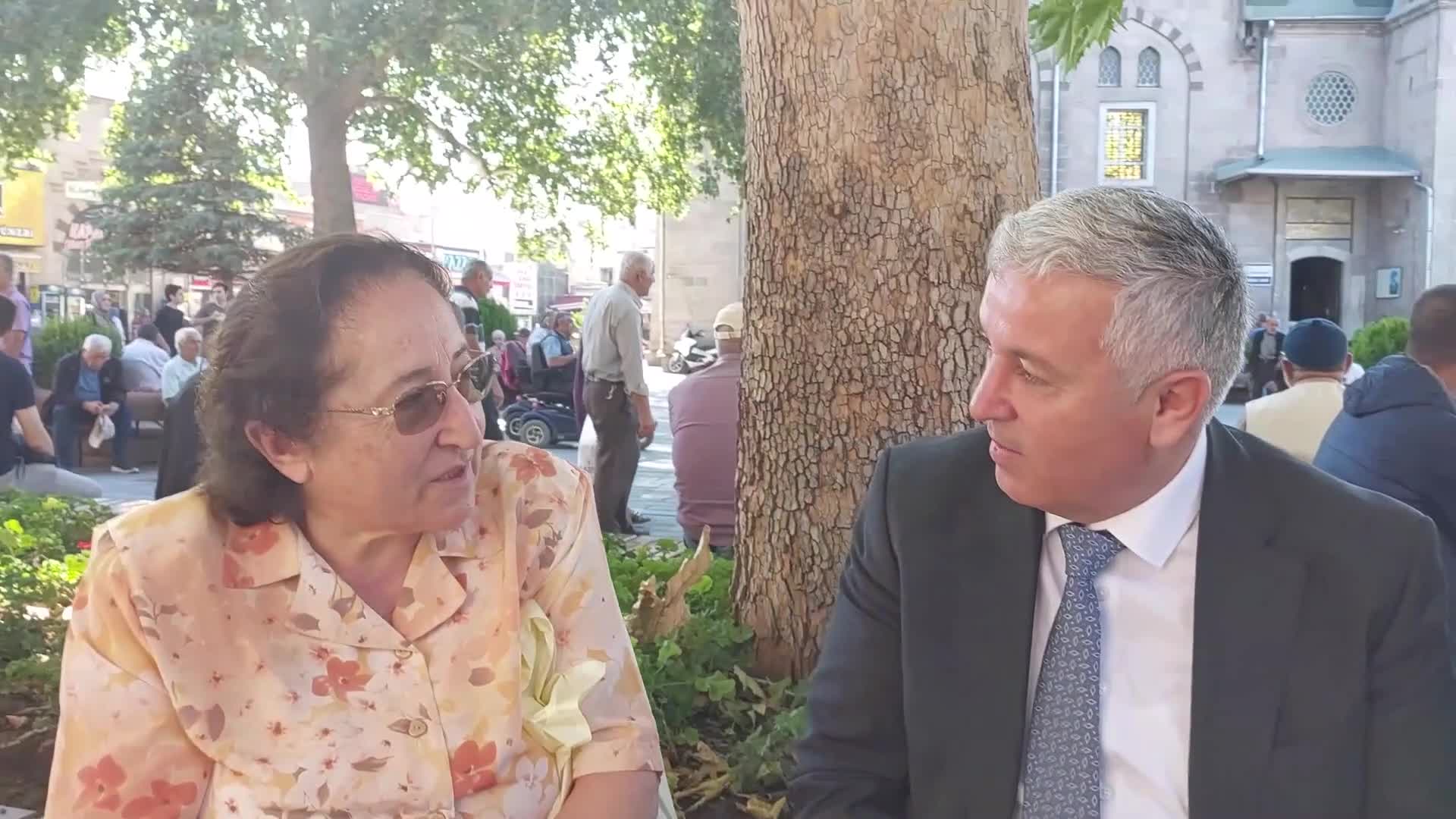 EMEKLİLERDEN AKP KAYSERİ MİLLETVEKİLİ NERGİS’İN PAYLAŞIMINA TEPKİ: "ONLARIN TUZU KURU. GELİN BİR GÖRÜN. TANE İLE SEBZE MEYVE ALIYORUZ"