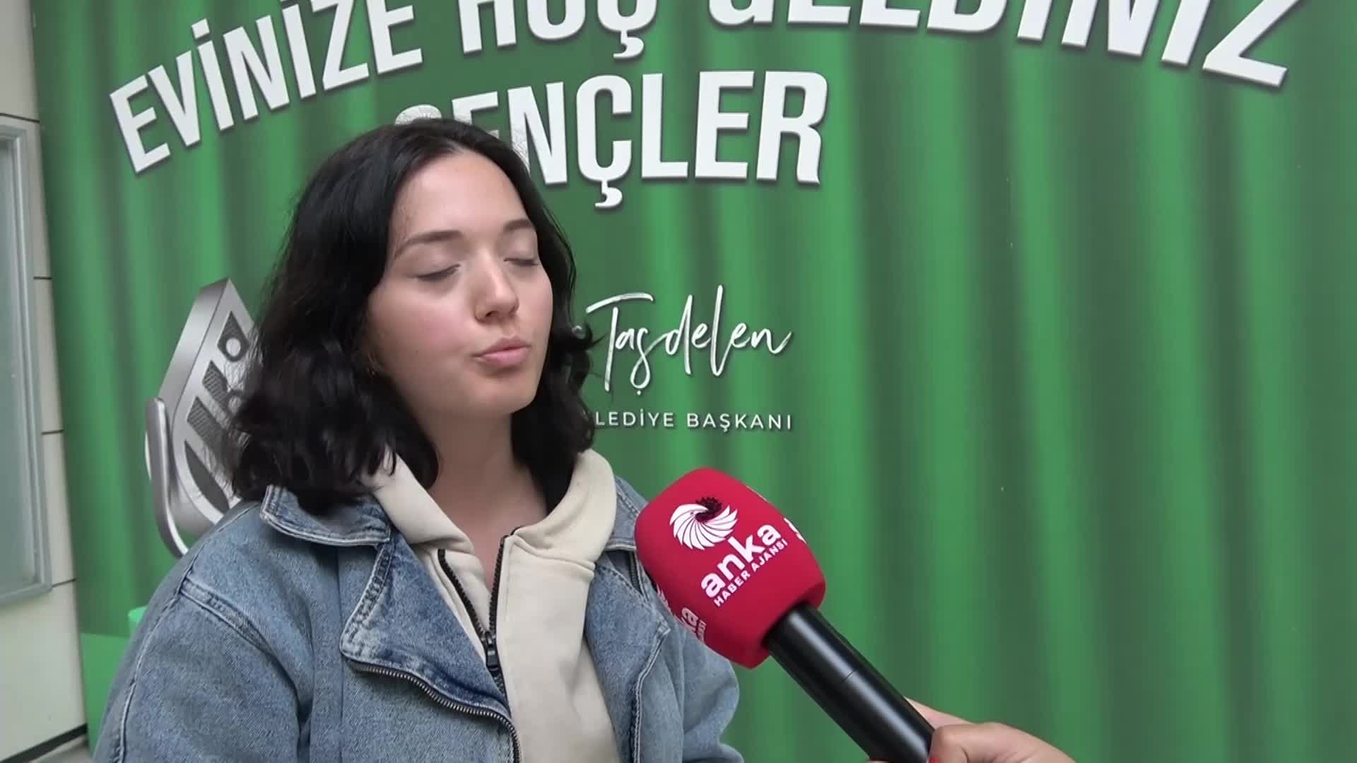 ÇANKAYA BELEDİYESİ'NİN ÜNİVERSİTE ÖĞRENCİLERİNE ÜCRETSİZ AKŞAM YEMEĞİ HİZMETİ DEVAM EDİYOR: "OKULUN YEMEKHANESİ ÖĞRENCİ BÜTÇESİNE YETMİYOR"