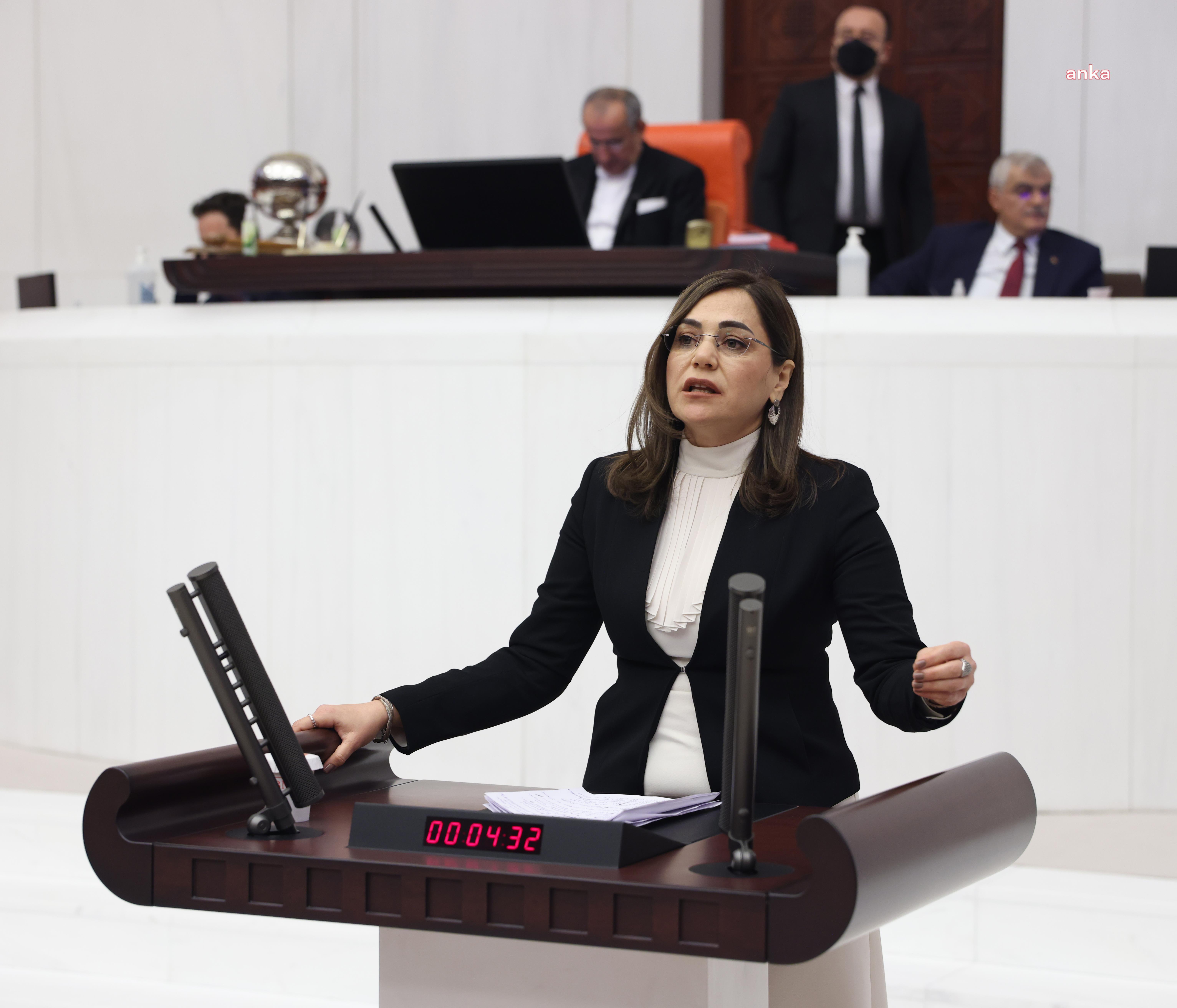 CANDAN YÜCEER'DEN 'BİREYSEL SİLAHLANMA' TEPKİSİ: “GEÇEN YIL 280 KADIN CİNAYETİNDEN 134’Ü ATEŞLİ SİLAHLARLA İŞLENDİ”