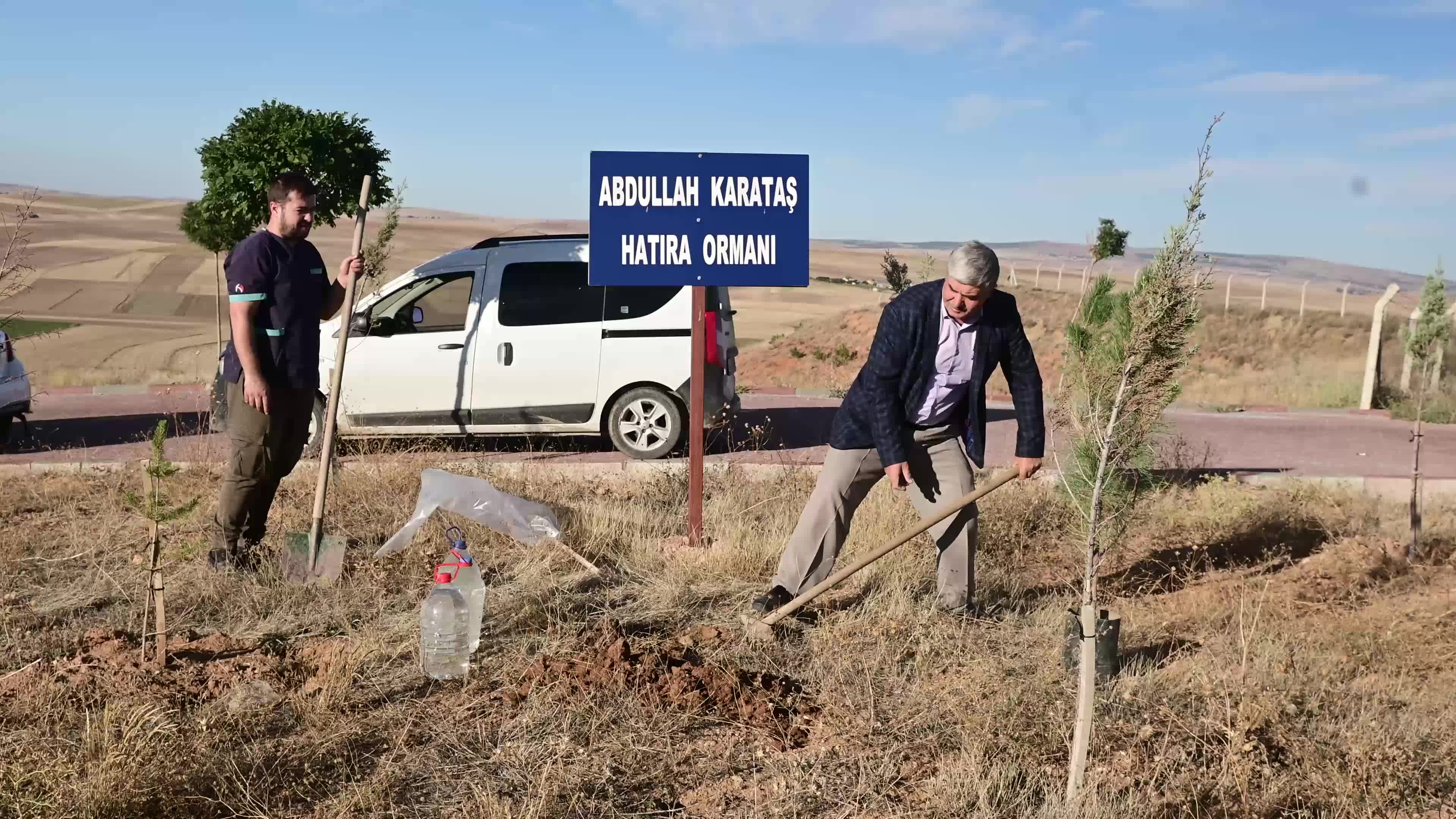 YOZGAT'TA 20 HATIRA ORMANI KURAN ABDULLAH KARATAŞ, GELİŞTİRDİĞİ MANTOLAMA SİSTEMİYLE FİDANLARIN KURUMASINI ÖNLEDİ