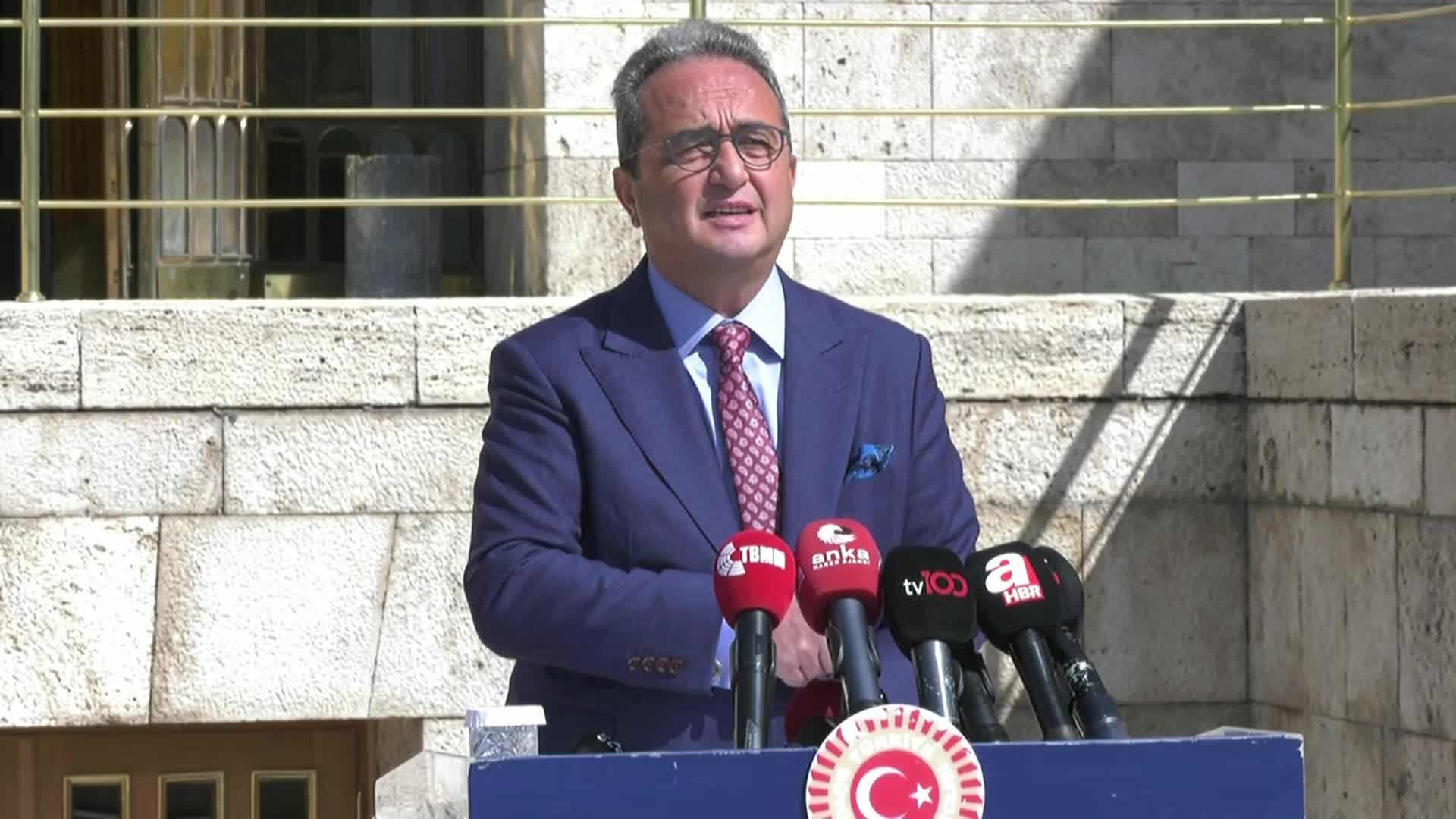 BÜLENT TEZCAN: "SÖKE İŞKUR MÜDÜRÜ, AK PARTİ MKYK ÜYESİ SEDA SARIBAŞ VE AK PARTİLİ İLÇE BAŞKANI VE HEYETİNİ PROTOKOL DÜZEYİNDE KARŞILAMADIĞI İÇİN KIZAĞA ÇEKİLDİ"