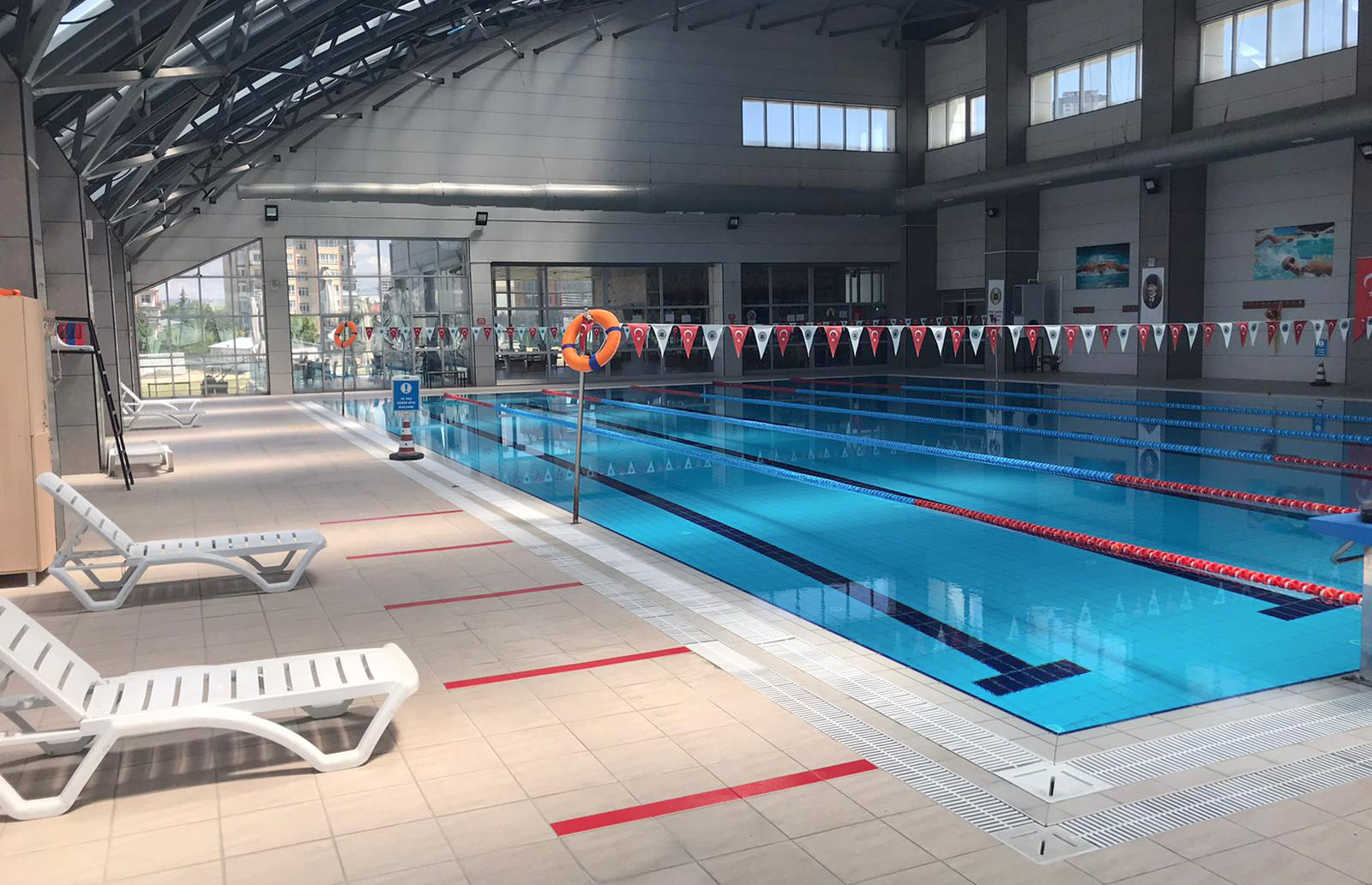 YENİMAHALLE BELEDİYESİ BÜLENT ECEVİT YÜZME HAVUZU VE SPOR KOMPLEKSİ HİZMETE AÇILDI
