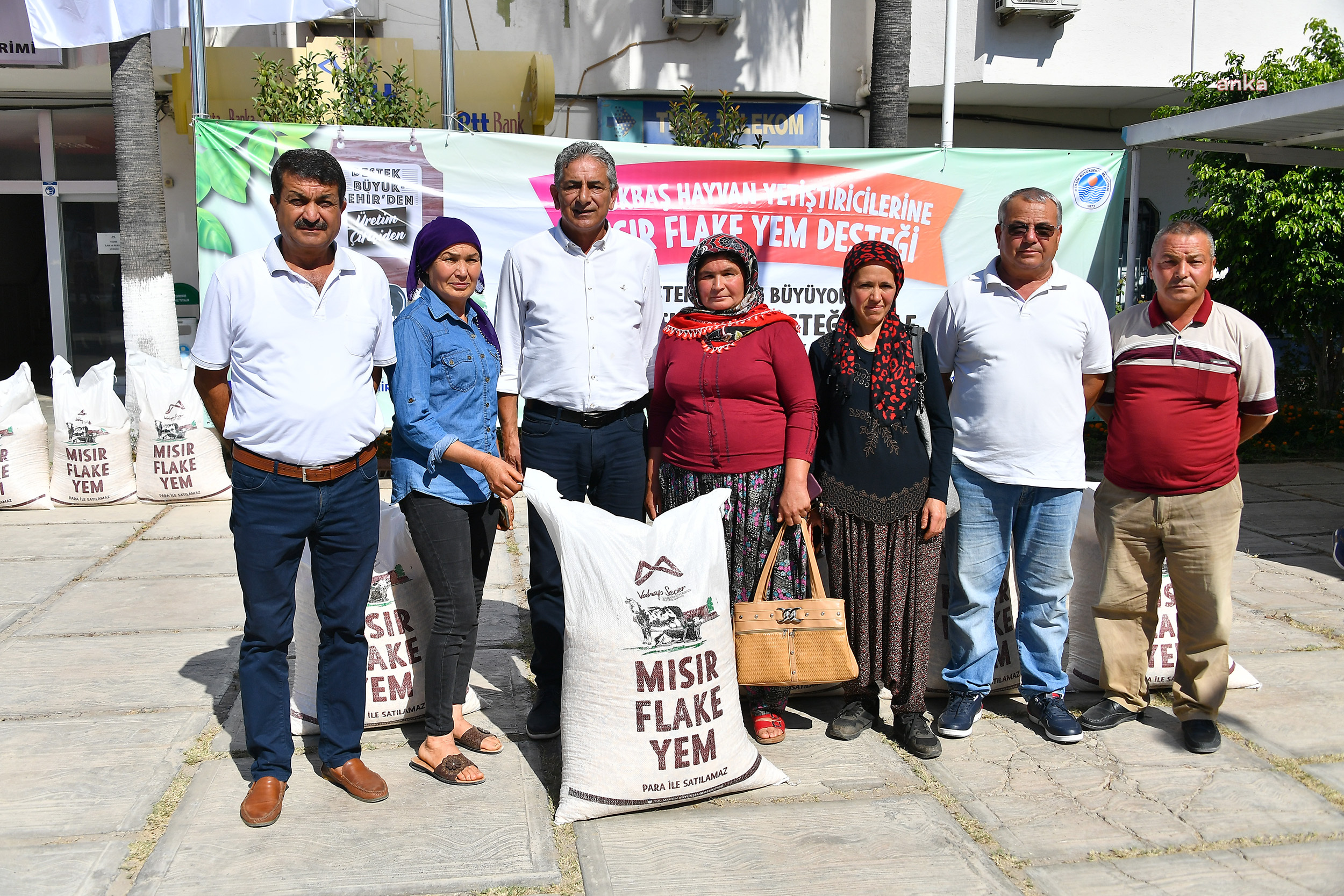 MERSİN BÜYÜKŞEHİR'DEN ERDEMLİLİ YETİŞTİRİCİLERE YÜZDE 50 HİBELİ YEM DESTEĞİ