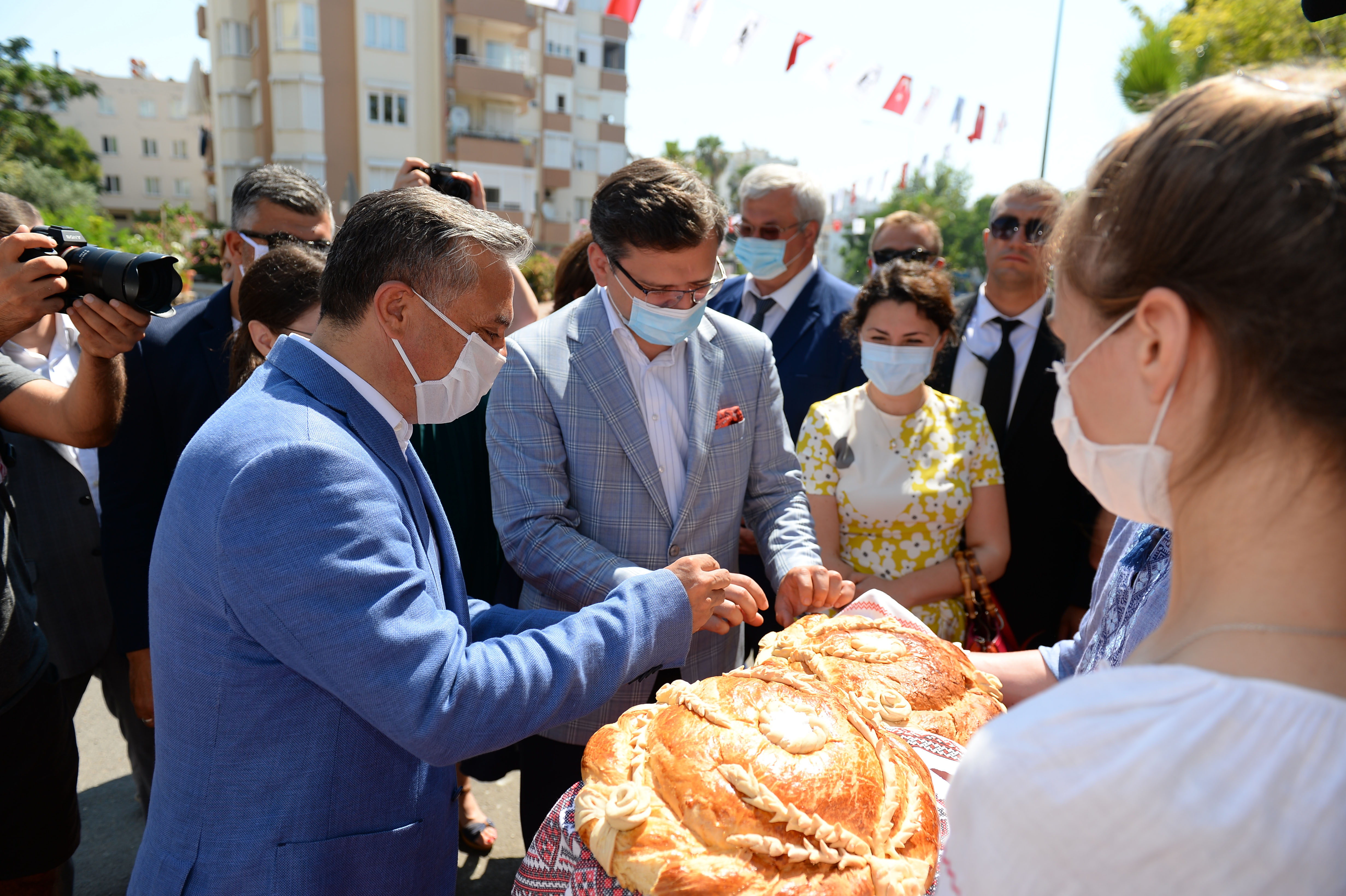 MURATPAŞA BELEDİYE BAŞKANI UYSAL'DAN ANTALYA'YA DAVET