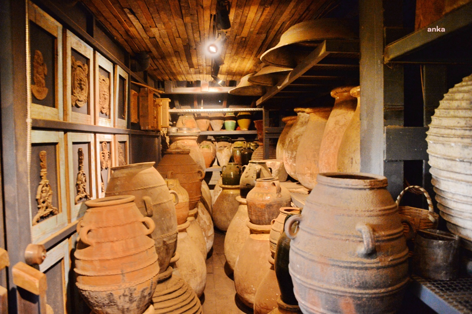 BEYKOZ'DA AMFORA VE PİTOSLARIN OLDUĞU BİN 35 TARİHİ ESER ELE GEÇİRİLDİ