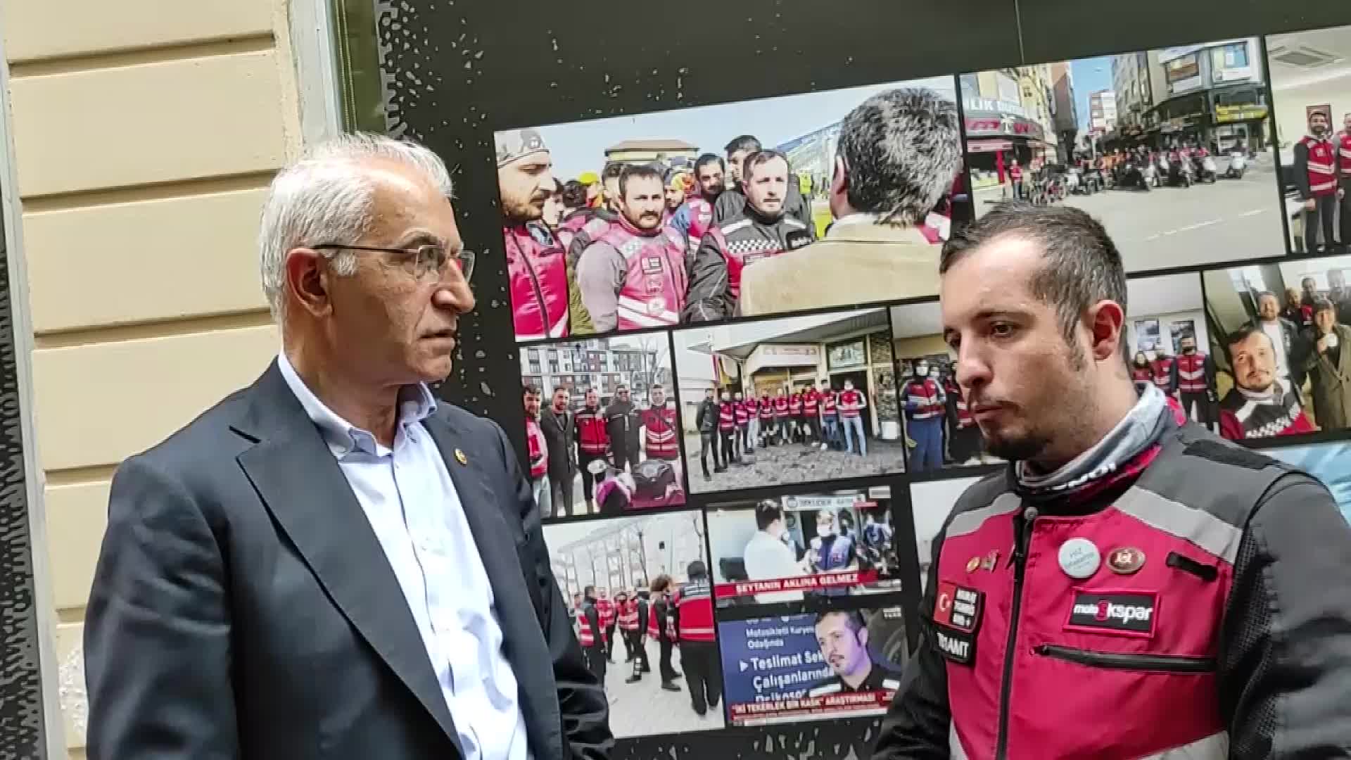 KURYELER FEDERASYONU BAŞKANI TOMRİS, 'GÖÇMEN MOTOKURYE' SORUNUNA DİKKAT ÇEKTİ: "SİGORTASI YOK, DÜŞÜK MAAŞLA ÇALIŞIYORLAR"