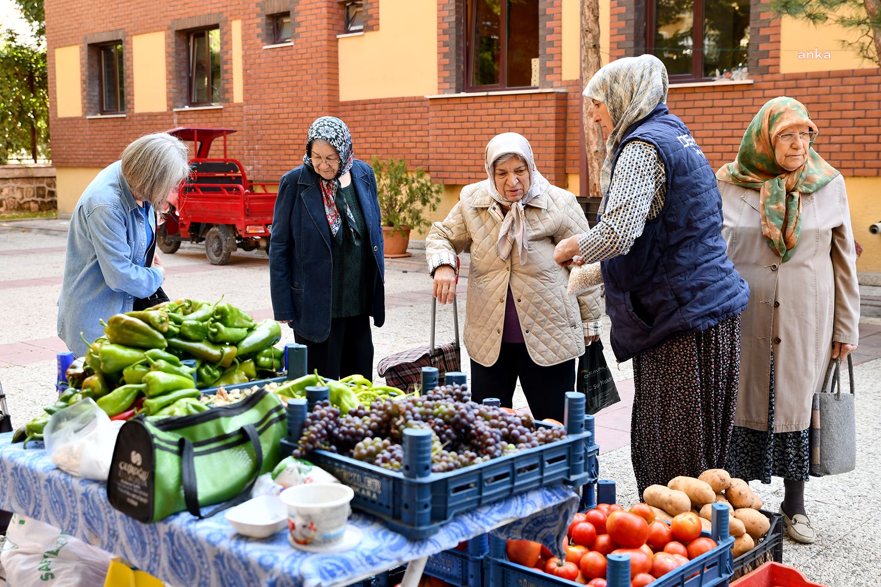 TEPEBAŞI BELEDİYESİ DESTEKLİYOR, KADIN ÜRETİCİLER KAZANIYOR