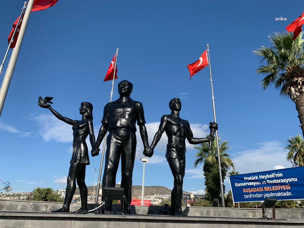 KUŞADASI’NIN ÖNEMLİ SİMGELERİNDEN ATATÜRK ANITI, ASLINA UYGUN OLARAK YENİLENDİ