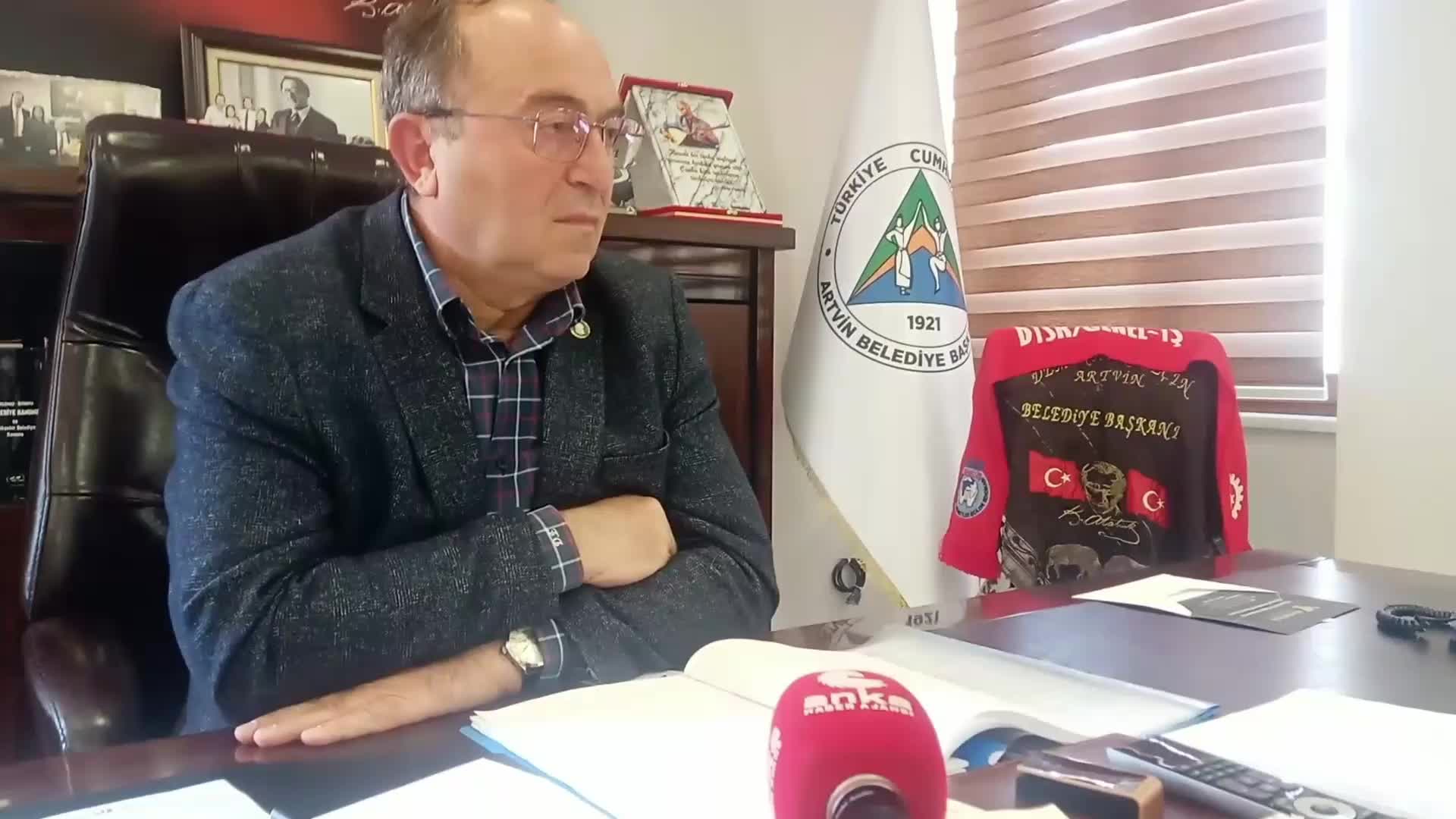 ARTVİN BELEDİYE BAŞKANI ELÇİN, YURT İNŞAATININ DURMASINI DEĞERLENDİRDİ: “BİR İNŞAAT YAPILIRKEN ARTVİN BELEDİYESİ’NDEN RUHSAT ALINMAZ İSE ARTVİN BELEDİYESİ DE GEREKEN HER ŞEYİ YAPAR”