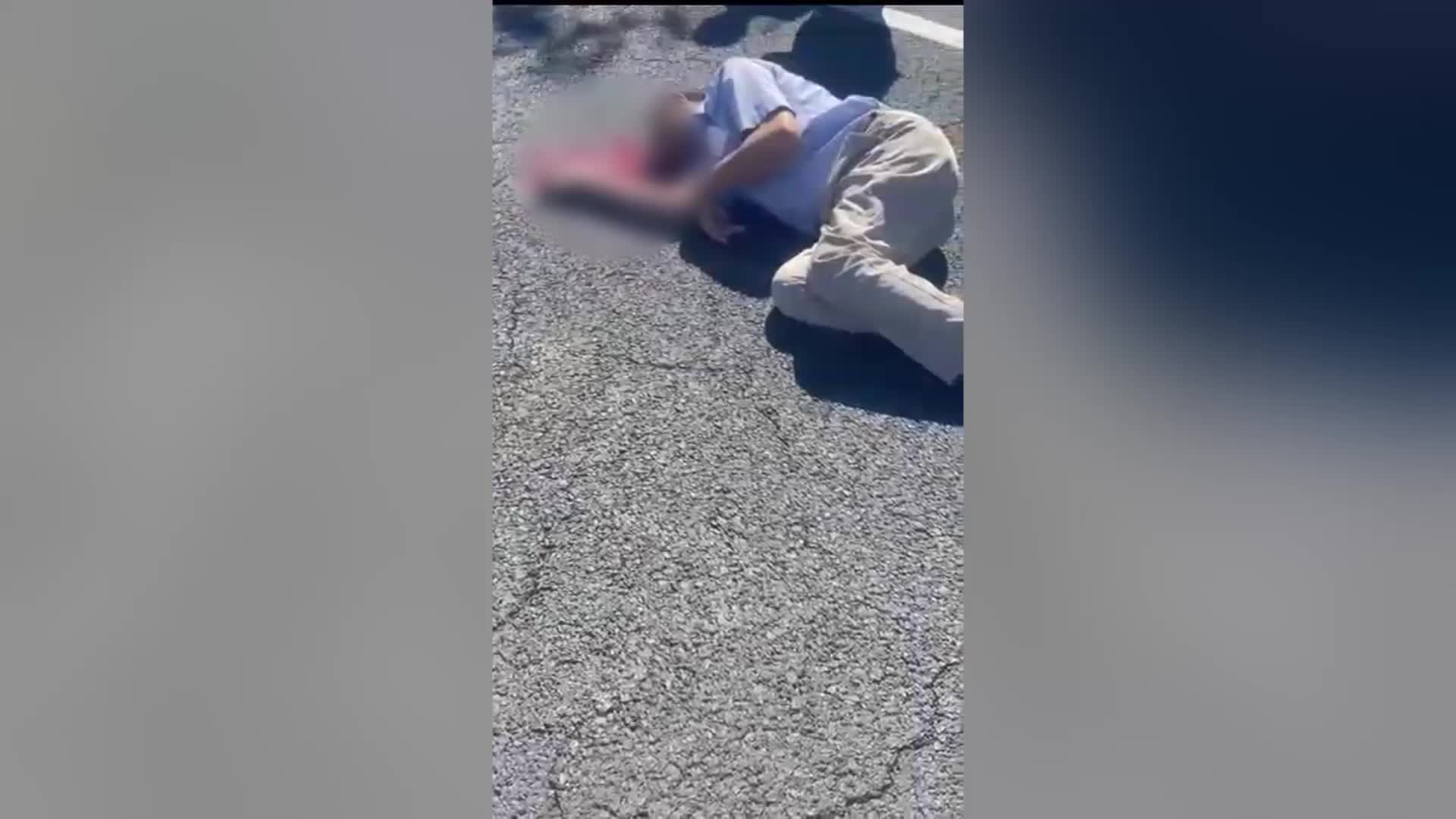 KARŞIDAN KARŞIYA GEÇMEK İSTEYEN VATANDAŞA ARAÇ ÇARPTI, 1 SAAT AMBULANS BEKLENDİ