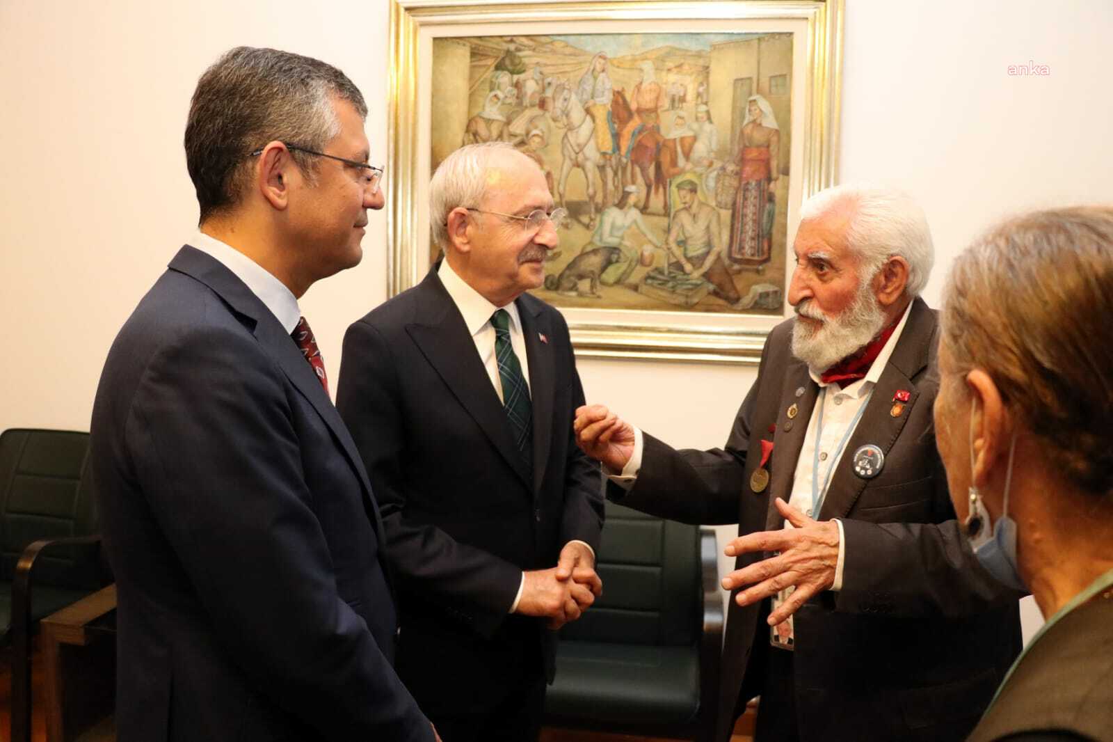 İSTİKLAL MADALYALILAR DERNEĞİ, KILIÇDAROĞLU’NU ZİYARET ETTİ