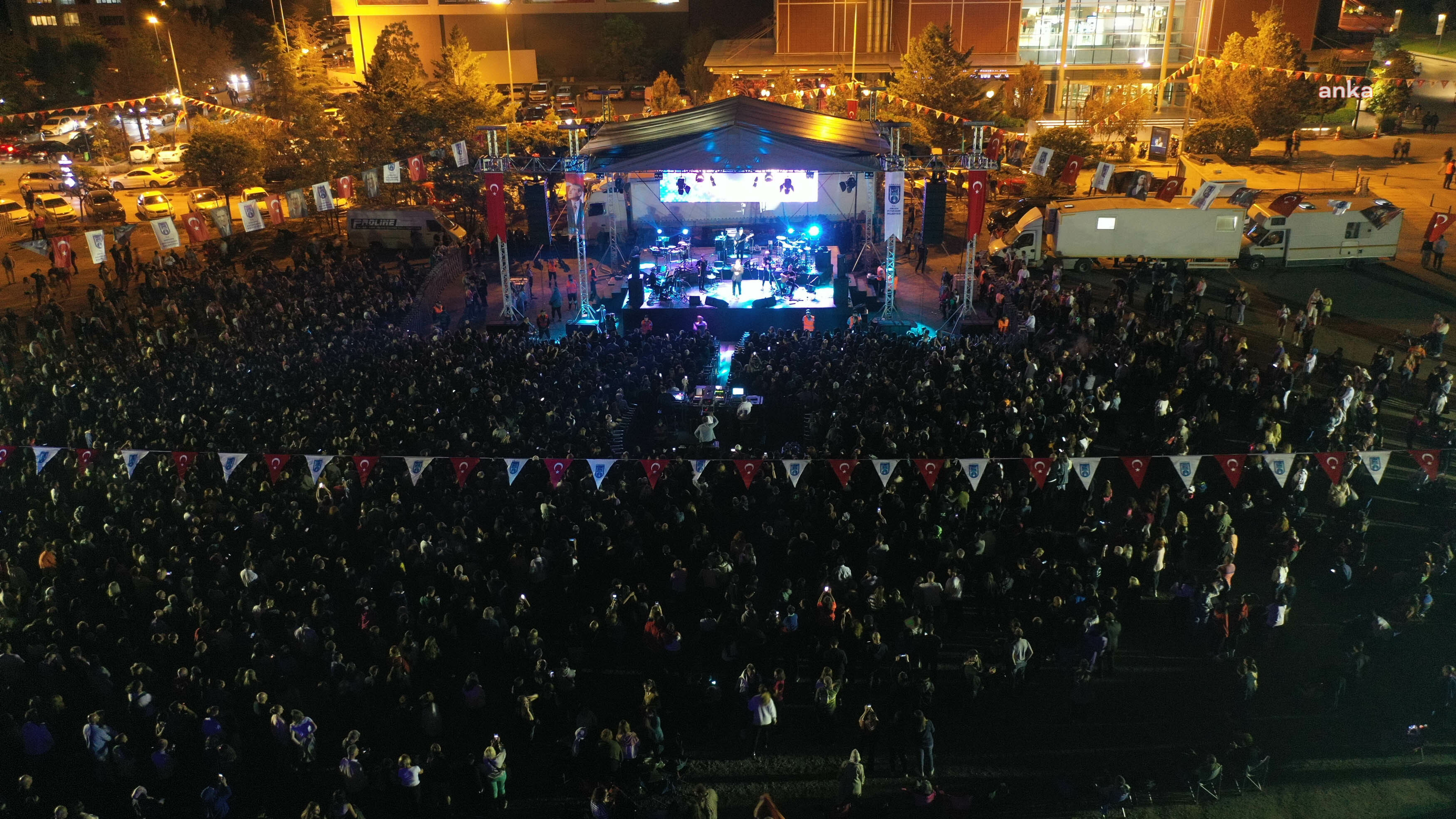 ANKARA'DA YAŞAR VE DERYA BEDAVACI KONSERİ
