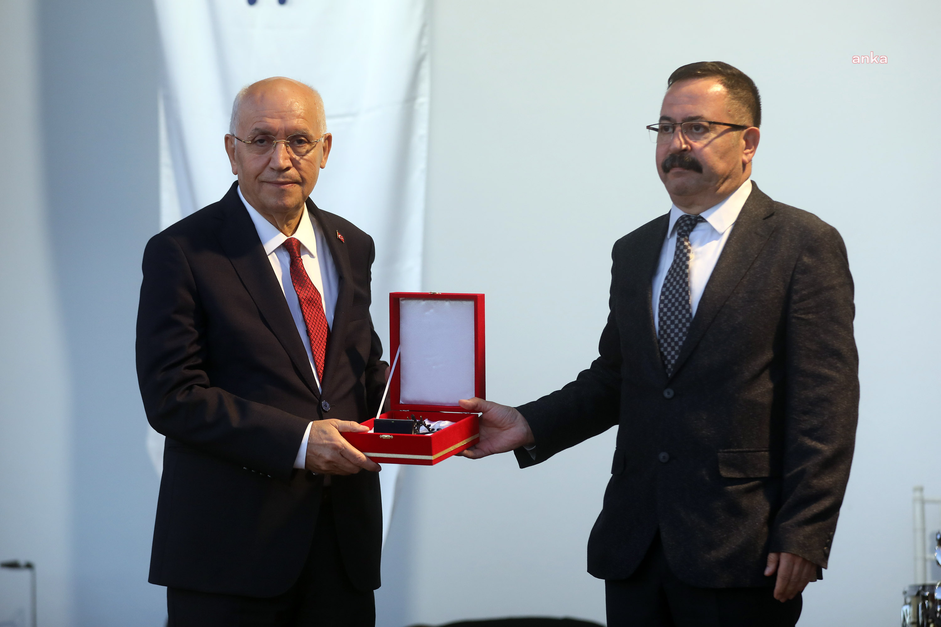 ANKARA TABİP ODASI’NDAN YENİMAHALLE BELEDİYE BAŞKANI YAŞAR’A ÖDÜL