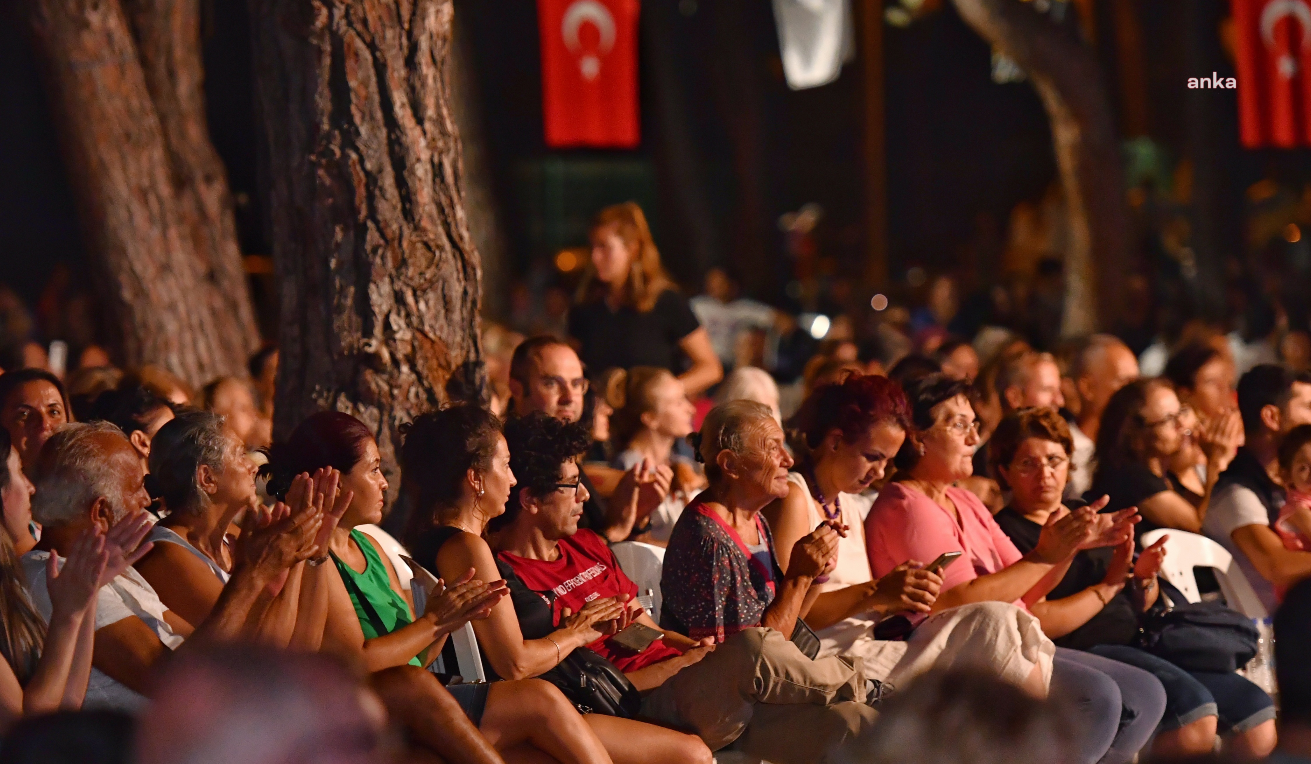 KONYAALTI JAZZ GÜNLERİ, MÜZİKSEVERLERİN YOĞUN İLGİSİYLE SÜRÜYOR