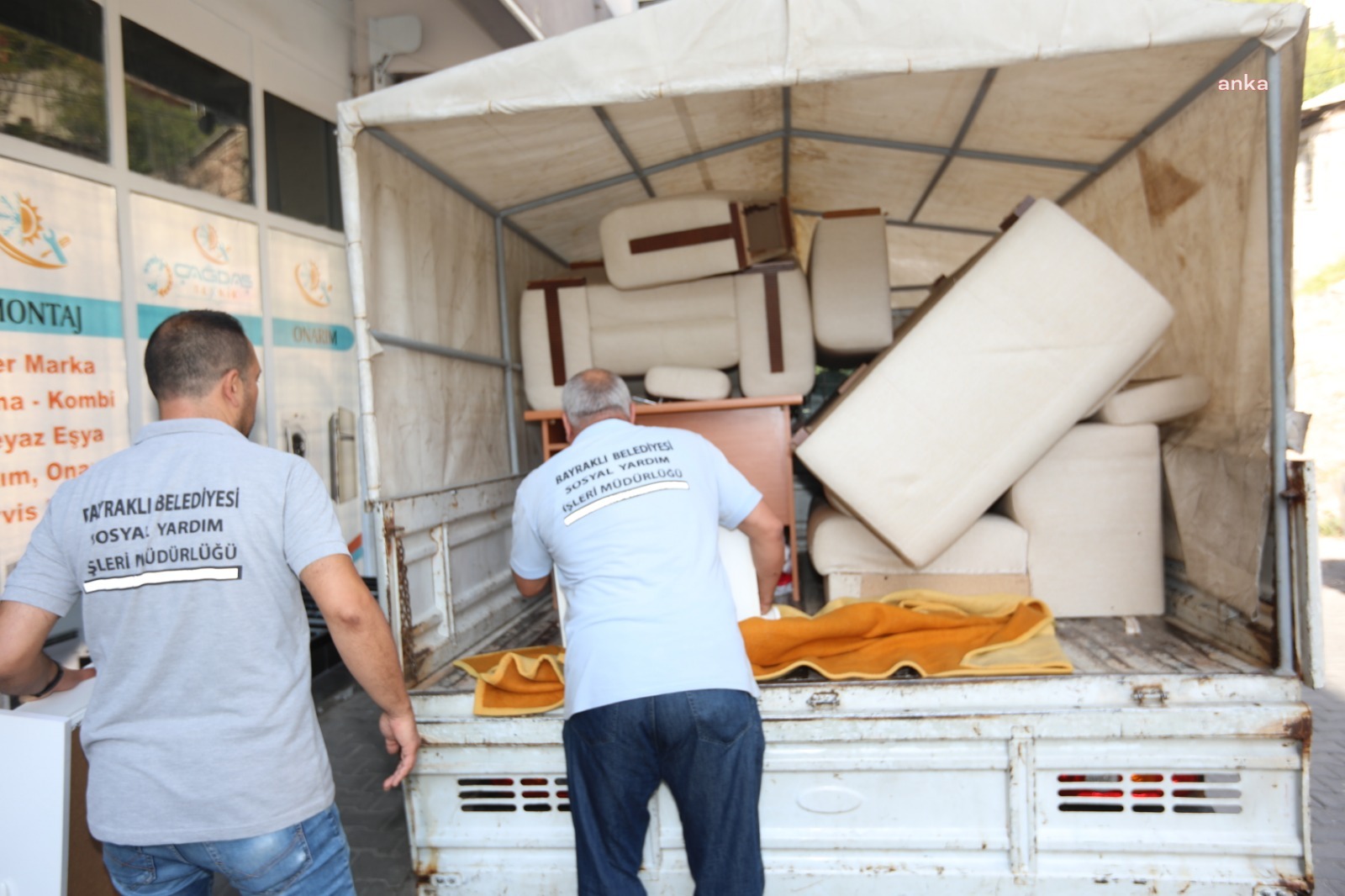 BAYRAKLI BELEDİYESİ'NDEN ÜNİVERSİTE ÖĞRENCİLERİNE EV EŞYASI DESTEĞİ